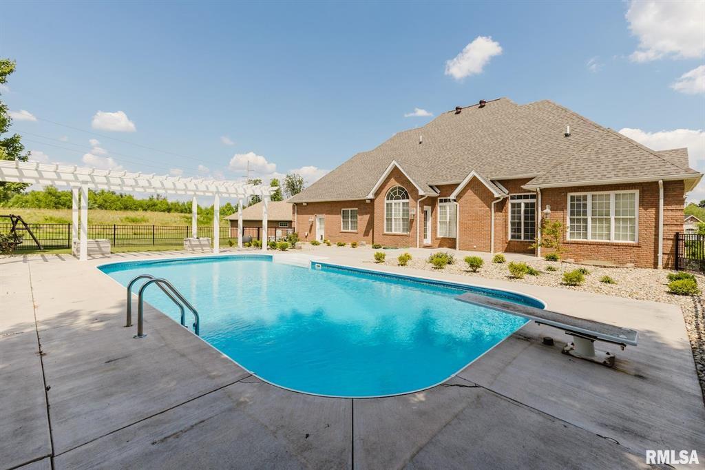 Bismarck, Illinois, 62959, United States, 5 Bedrooms Bedrooms, ,Residential,For Sale,1885319