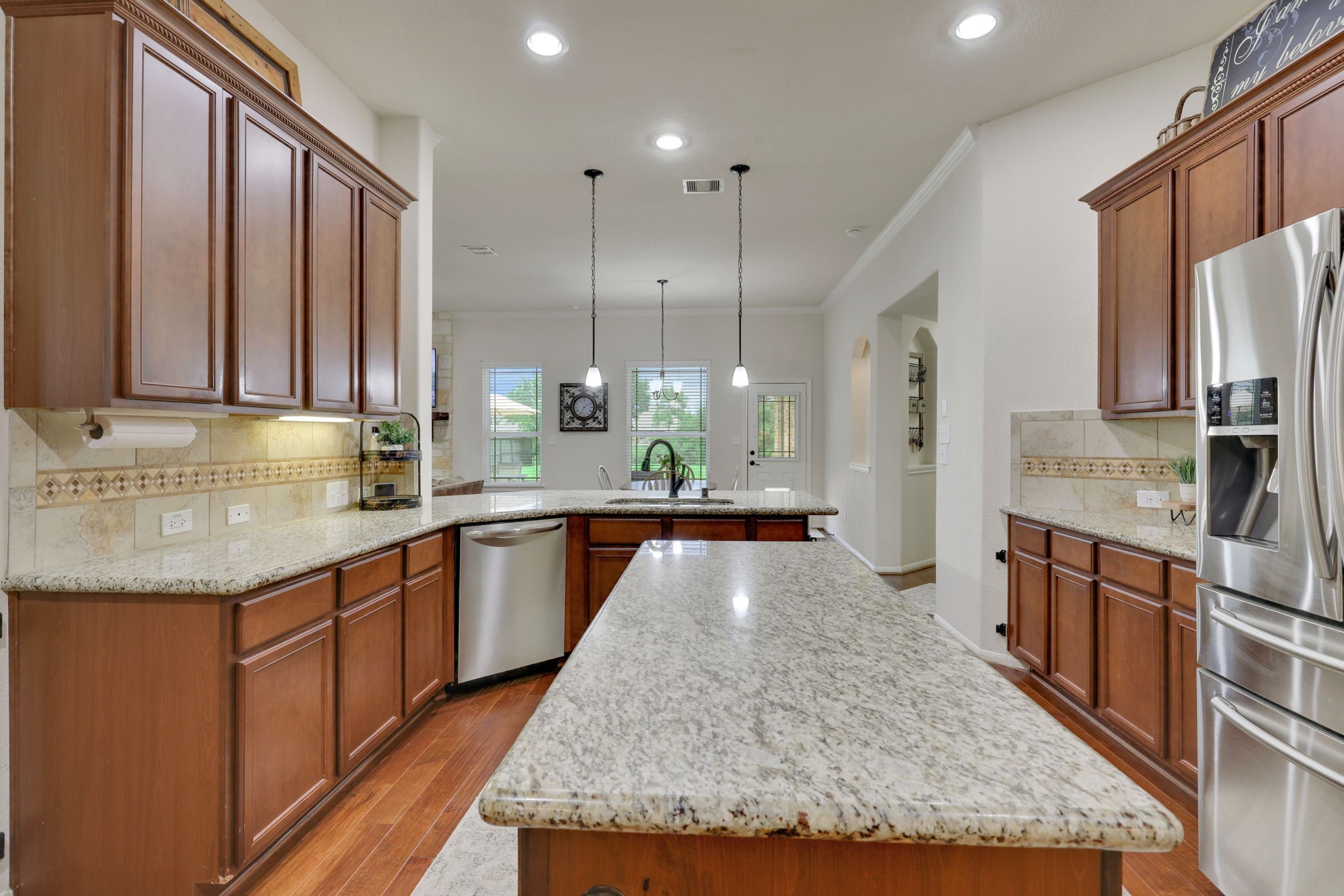 Mont Belvieu, Texas, 77523, United States, 5 Bedrooms Bedrooms, ,4 BathroomsBathrooms,Residential,For Sale,1906104