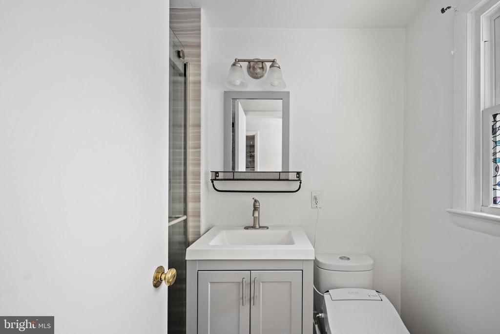 Alexandria, Virginia, 22308, United States, 4 Bedrooms Bedrooms, ,3 BathroomsBathrooms,Residential,For Sale,1921222