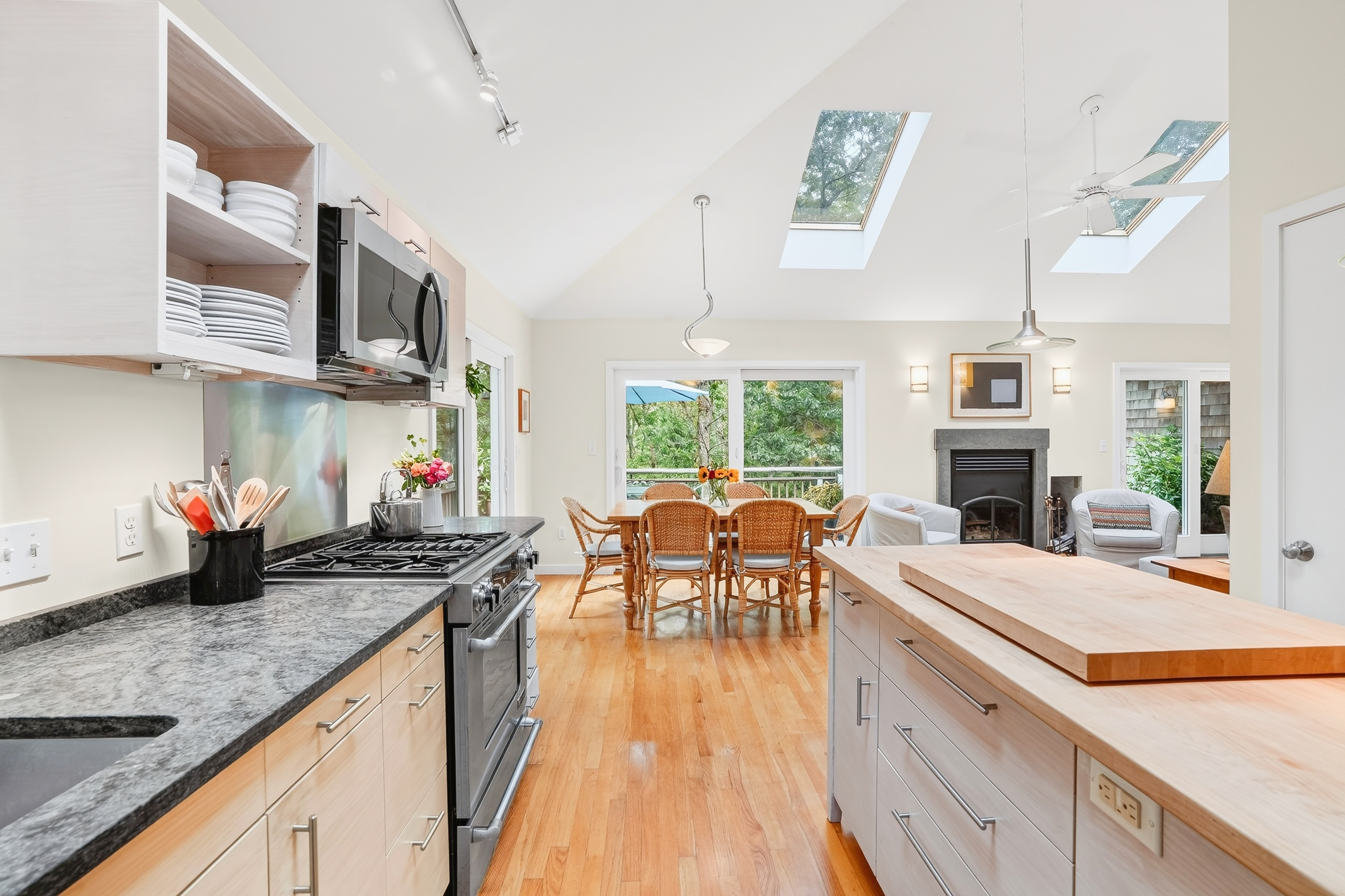 Custom Crafted Contempory in Quiet Neighborhood - 物件實景