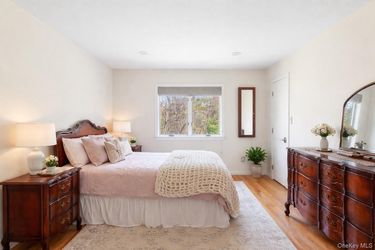 East Setauket, New York, 11733, United States, 5 Bedrooms Bedrooms, ,4 BathroomsBathrooms,Residential,For Sale,2048500