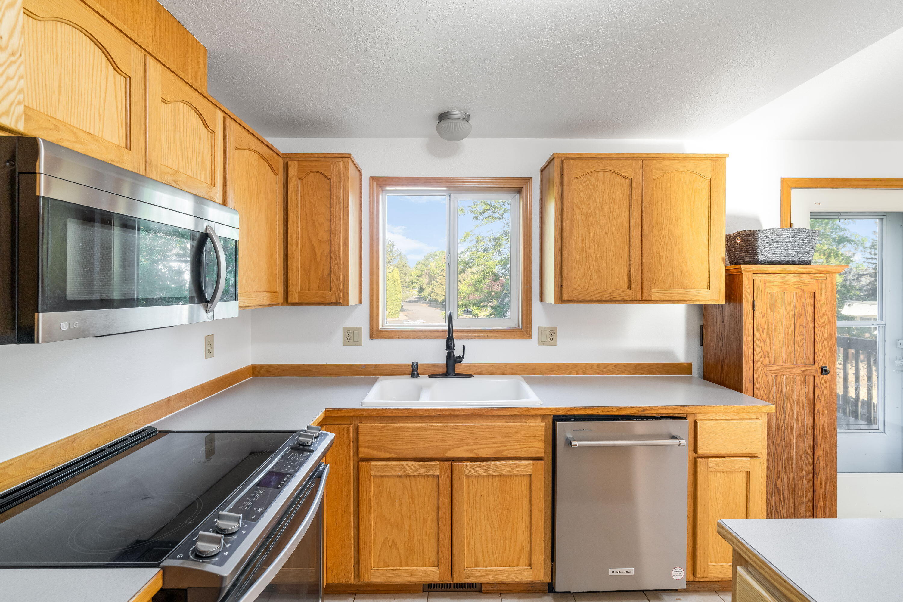 Bend, Oregon, 97701, United States, 3 Bedrooms Bedrooms, ,3 BathroomsBathrooms,Residential,For Sale,1889882