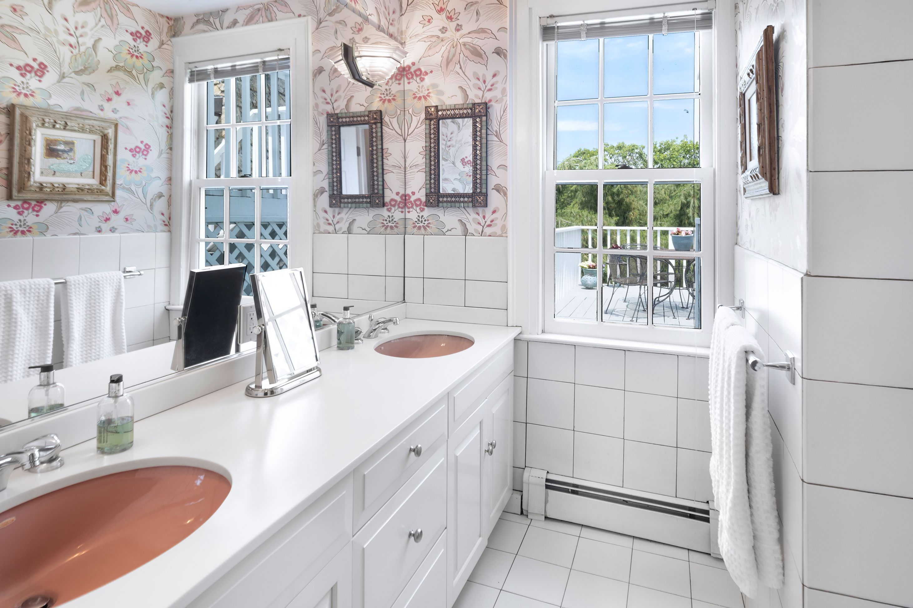  Gracefully Expanded Colonial Home on Picture-Perfect Grounds - 物件實景