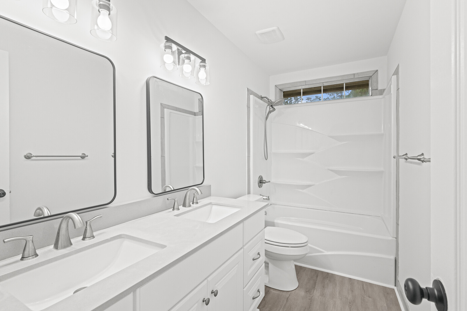 Newport News, Virginia, 23602-8360, United States, 5 Bedrooms Bedrooms, ,3 BathroomsBathrooms,Residential,For Sale,1938191