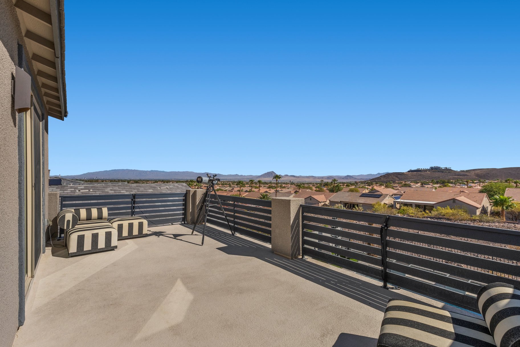  Mountainside Henderson Retreat with Strip Views & Resort-Style Backyard - 物件實景