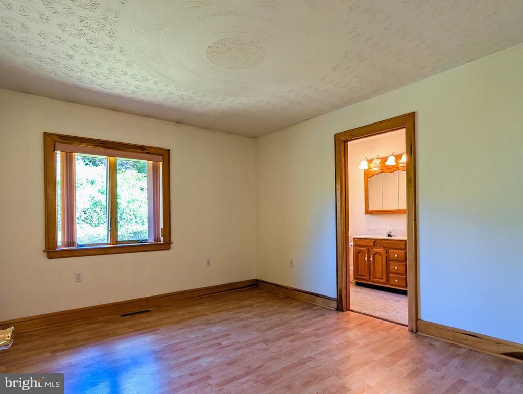 Buffalo Mills, Pennsylvania, 15534, United States, 3 Bedrooms Bedrooms, ,3 BathroomsBathrooms,Residential,For Sale,1948383