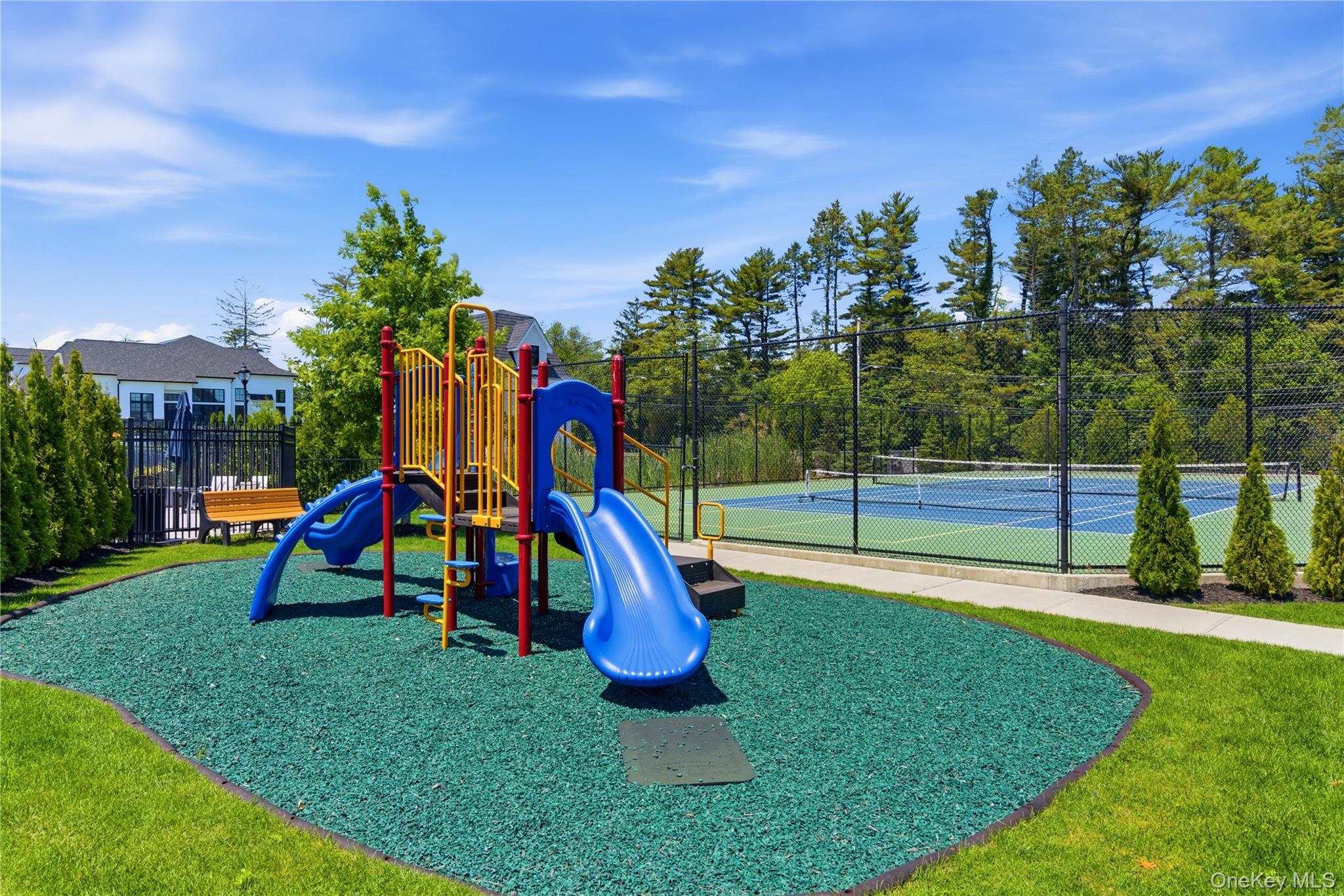  102 Three Ponds Lane E, Woodbury, NY, 11797 - 物件實景
