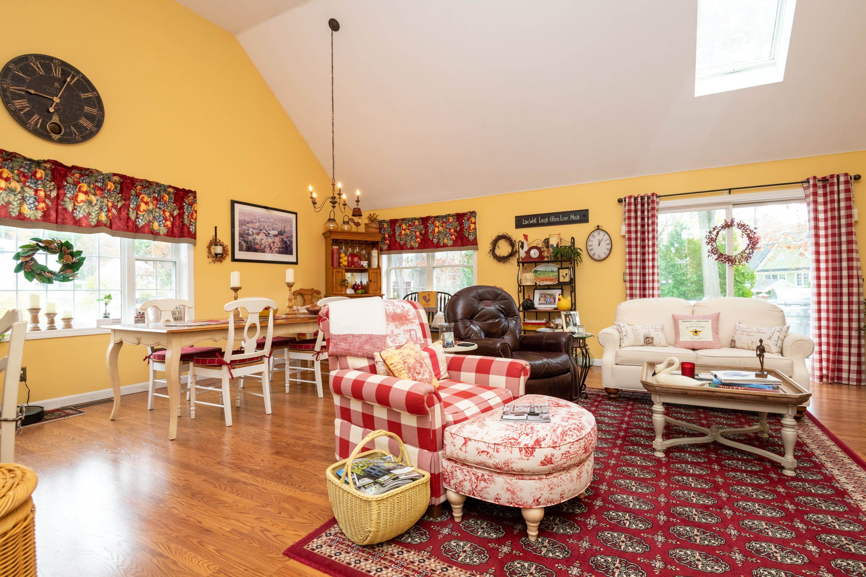 Seabrook, New Hampshire, 03874, United States, 3 Bedrooms Bedrooms, ,2 BathroomsBathrooms,Residential,For Sale,1989185