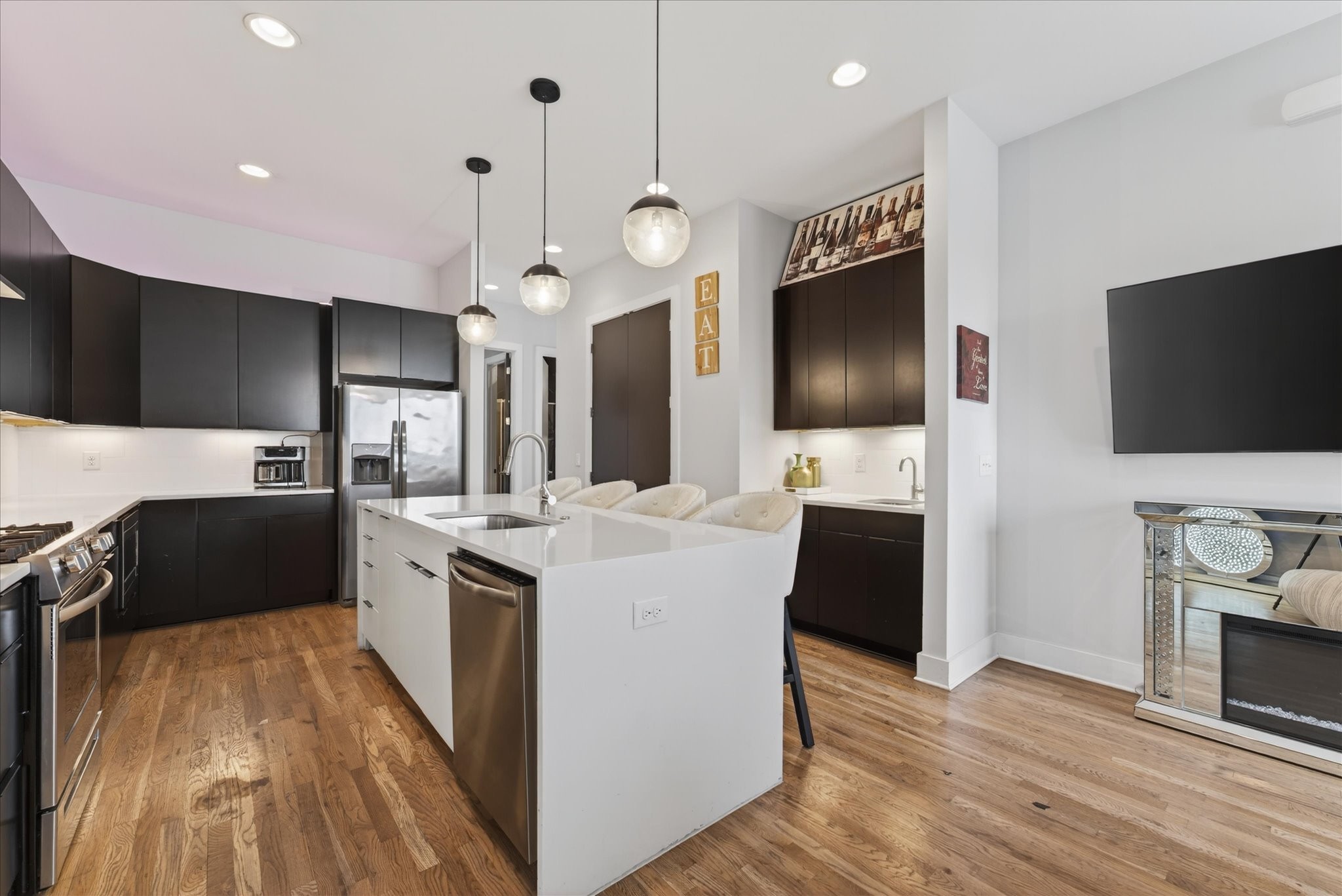 Nashville, Tennessee, 37209, United States, 4 Bedrooms Bedrooms, ,4 BathroomsBathrooms,Residential,For Sale,2005677