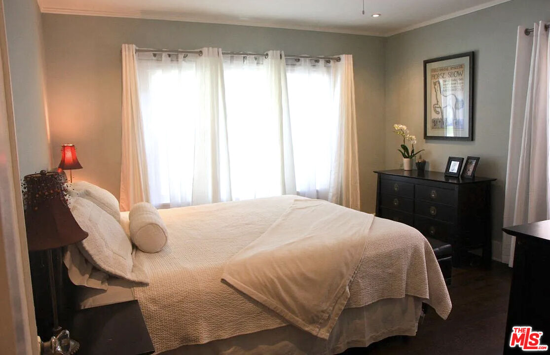 Los Angeles, California, 90004, United States, 3 Bedrooms Bedrooms, ,2 BathroomsBathrooms,Residential,For Sale,1987730