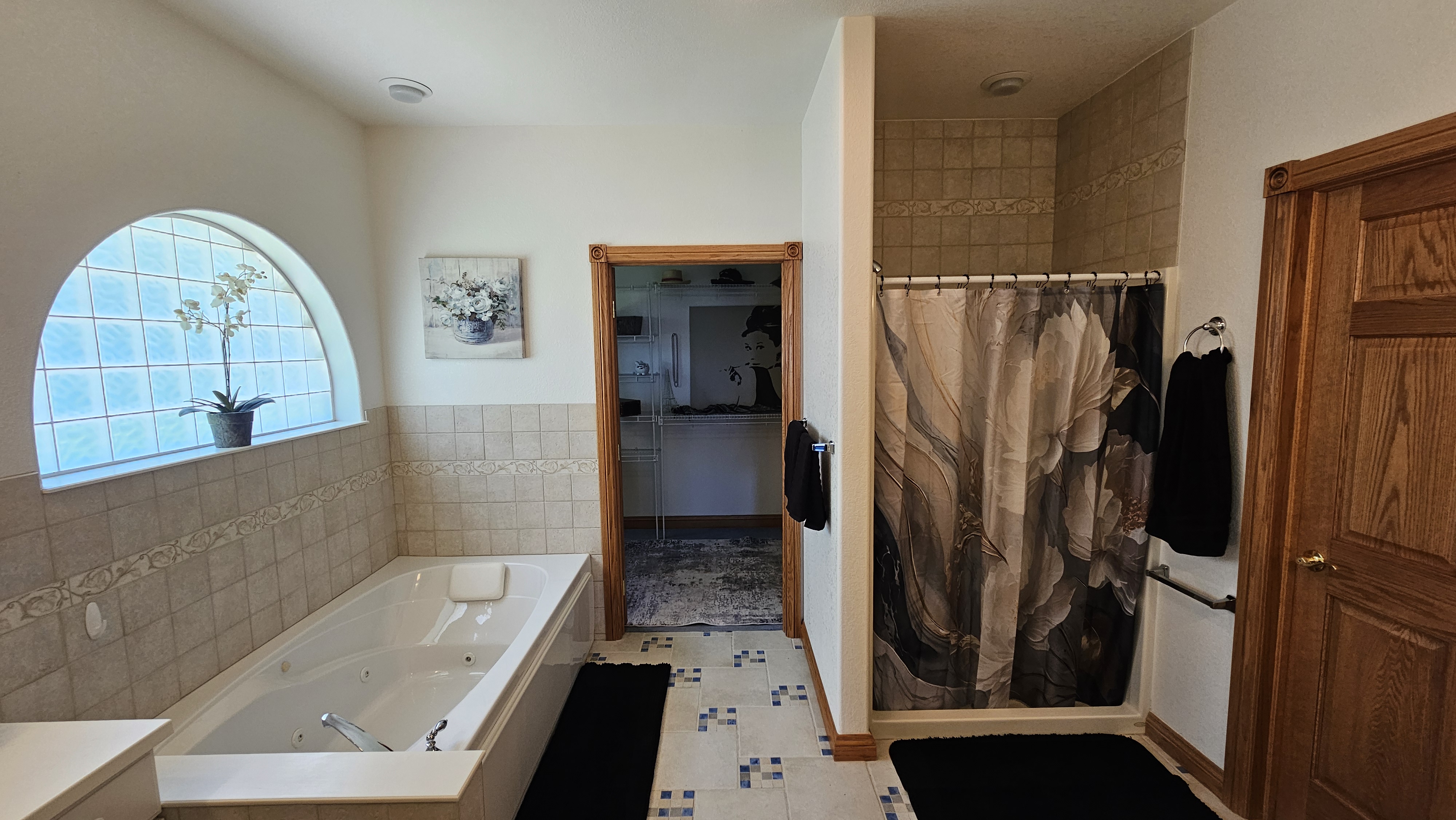 Fort Morgan, Colorado, 80701, United States, 5 Bedrooms Bedrooms, ,3 BathroomsBathrooms,Residential,For Sale,1983878