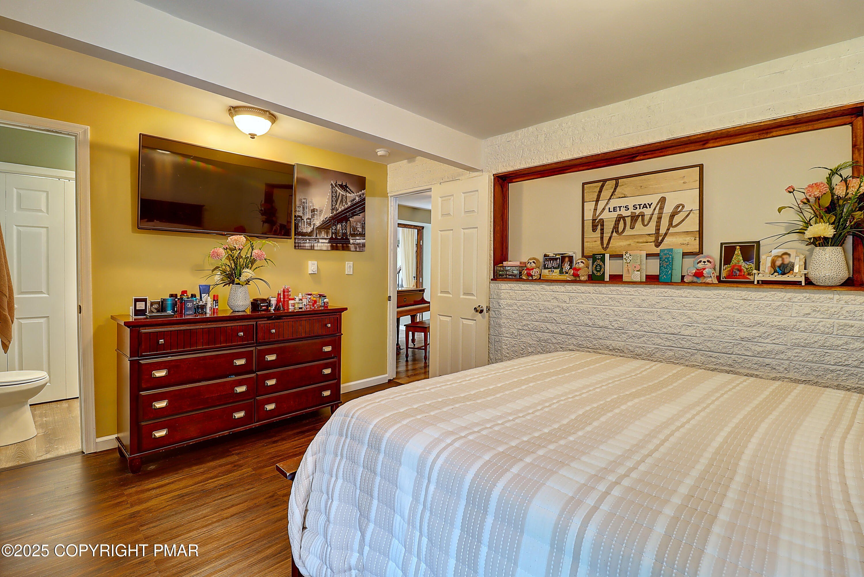 Blakeslee, Pennsylvania, 18610, United States, 4 Bedrooms Bedrooms, ,4 BathroomsBathrooms,Residential,For Sale,1982561