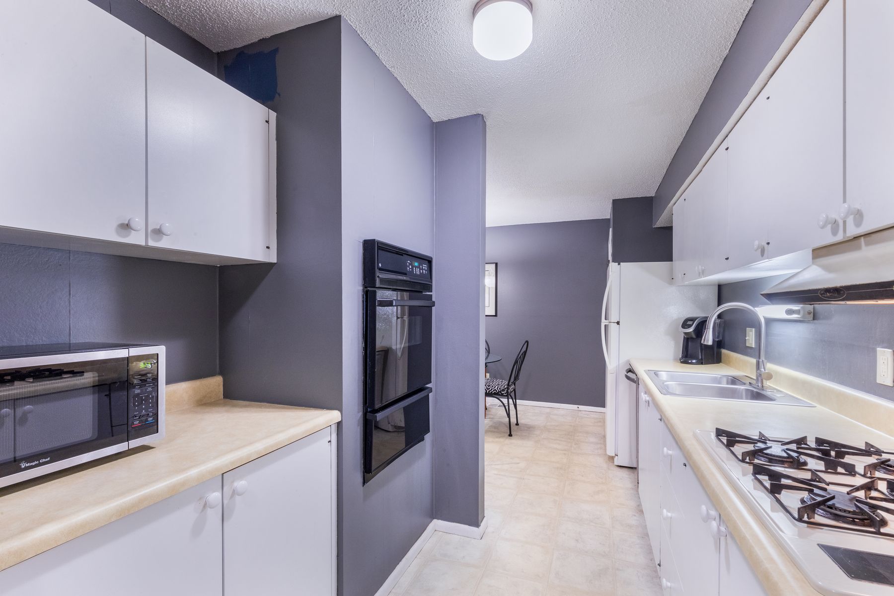  2-bed, 2-full bath condo offers spacious rooms with abundant storage. - 物件實景