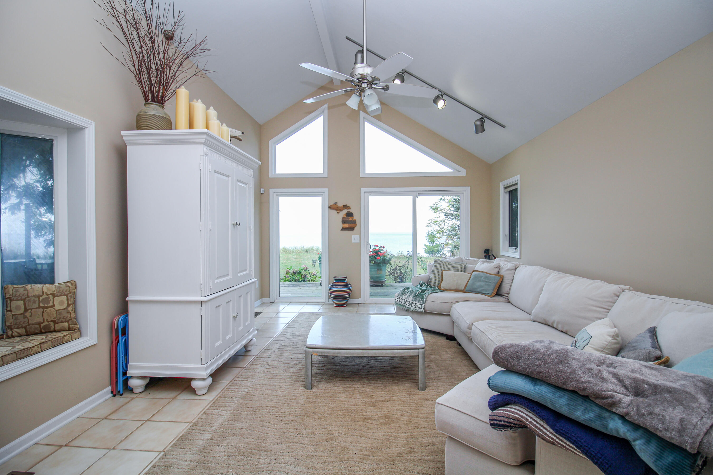 South Haven, Michigan, 49090, United States, 3 Bedrooms Bedrooms, ,4 BathroomsBathrooms,Residential,For Sale,1982825