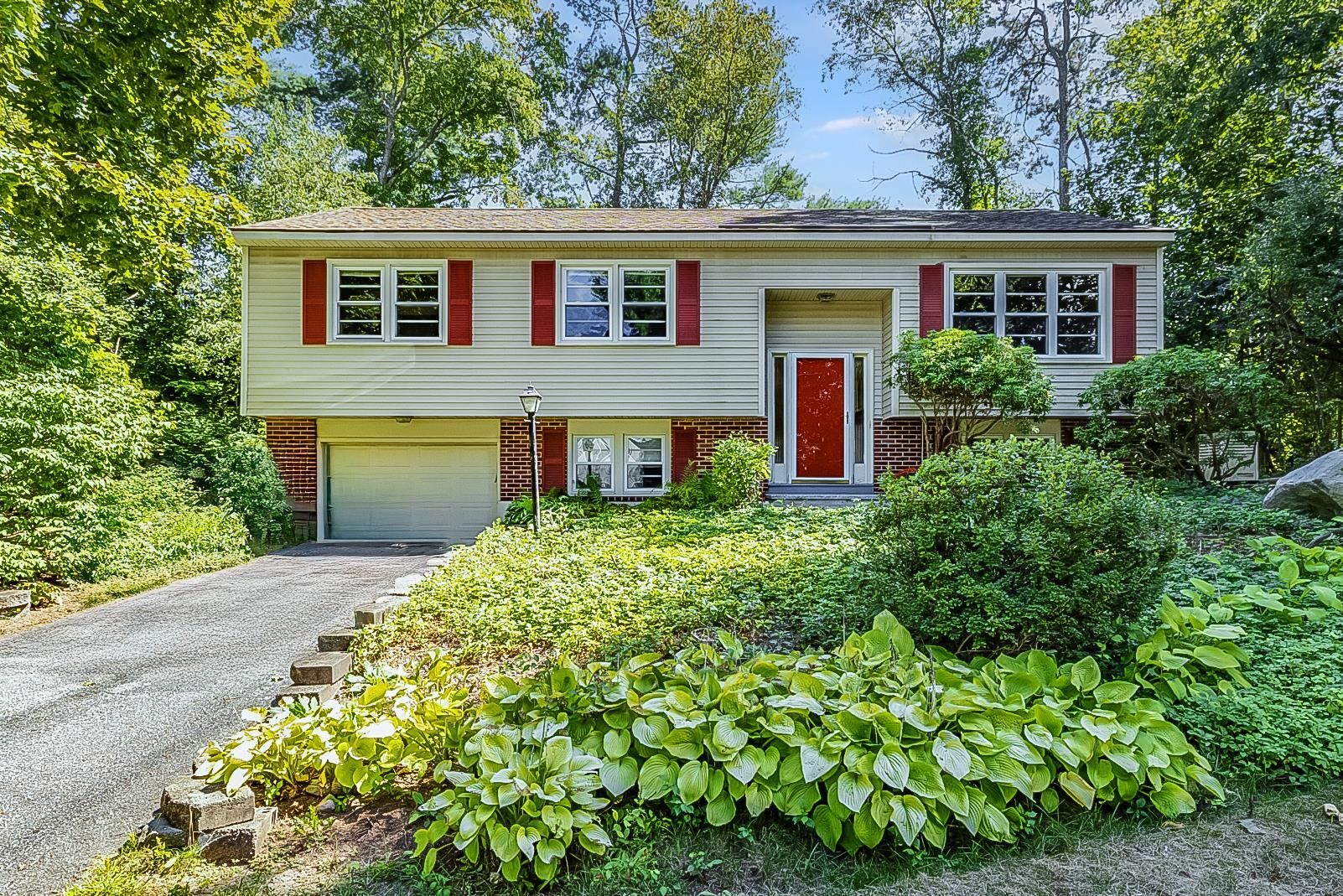 Merrimack, New Hampshire, 03054, United States, 3 Bedrooms Bedrooms, ,2 BathroomsBathrooms,Residential,For Sale,1937626