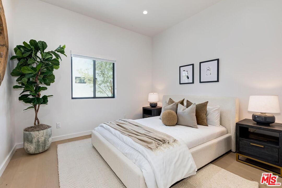 Los Angeles, California, 90039, United States, 4 Bedrooms Bedrooms, ,5 BathroomsBathrooms,Residential,For Sale,1940918