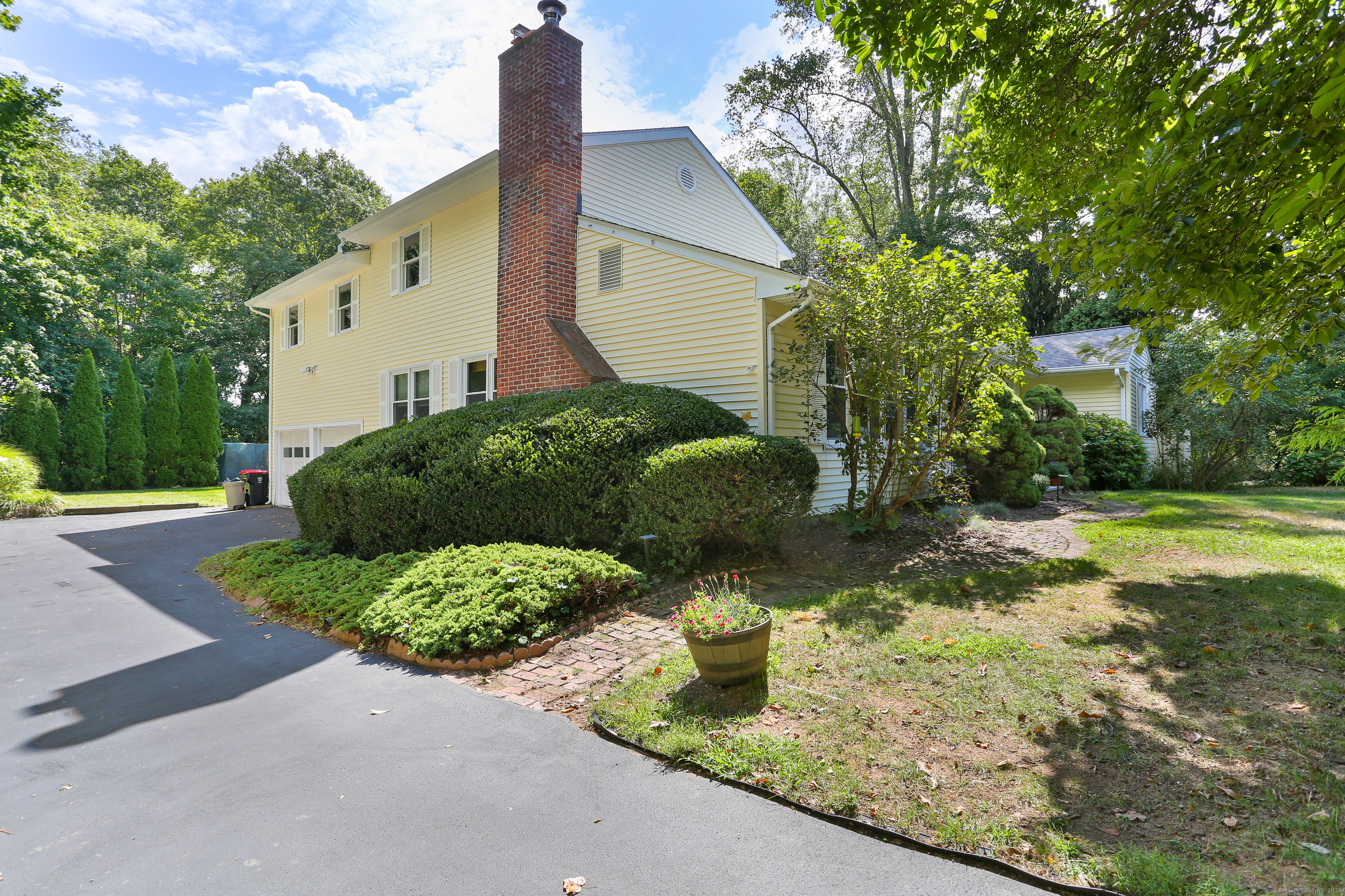 Norwalk, Connecticut, 06850, United States, 3 Bedrooms Bedrooms, ,2 BathroomsBathrooms,Residential,For Sale,1934607