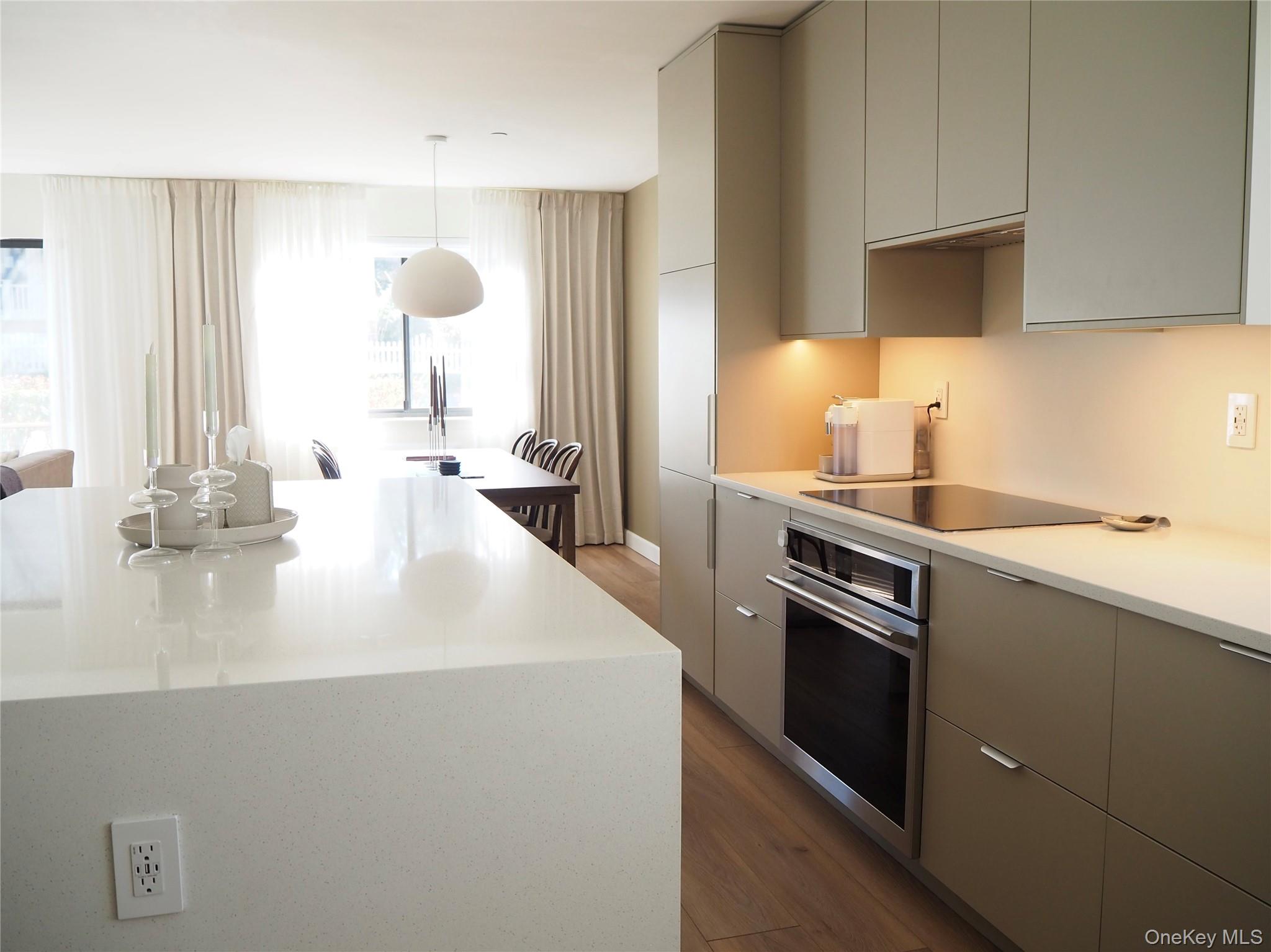 White Plains, New York, 10605, United States, 1 Bedroom Bedrooms, ,2 BathroomsBathrooms,Residential,For Sale,1988254