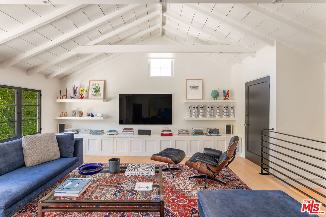 West Hollywood, California, 90048, United States, 3 Bedrooms Bedrooms, ,1 BathroomBathrooms,Residential,For Sale,1828298