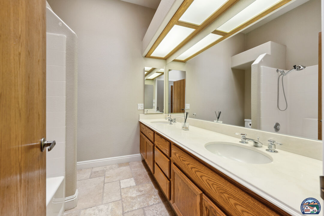 El Centro, California, 92243, United States, 4 Bedrooms Bedrooms, ,3 BathroomsBathrooms,Residential,For Sale,1838686