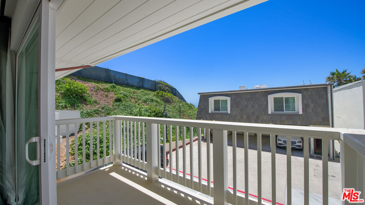 Malibu, California, 90265, United States, 2 Bedrooms Bedrooms, ,2 BathroomsBathrooms,Residential,For Sale,1896546