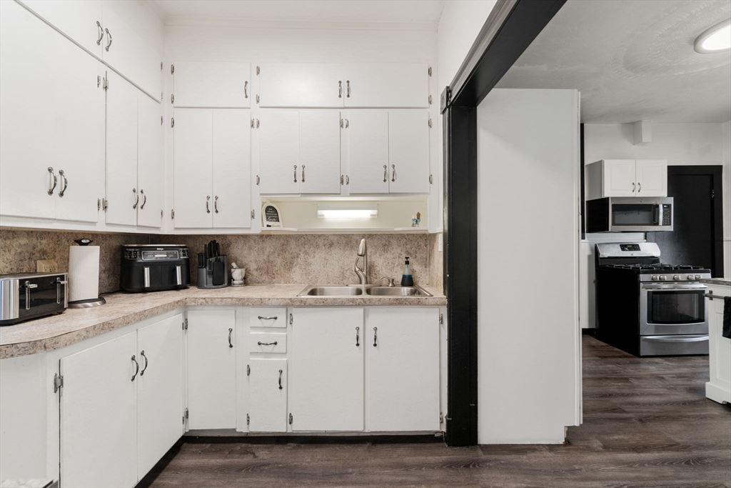 Southbridge, Massachusetts, 01550, United States, 7 Bedrooms Bedrooms, ,4 BathroomsBathrooms,Residential,For Sale,1990940