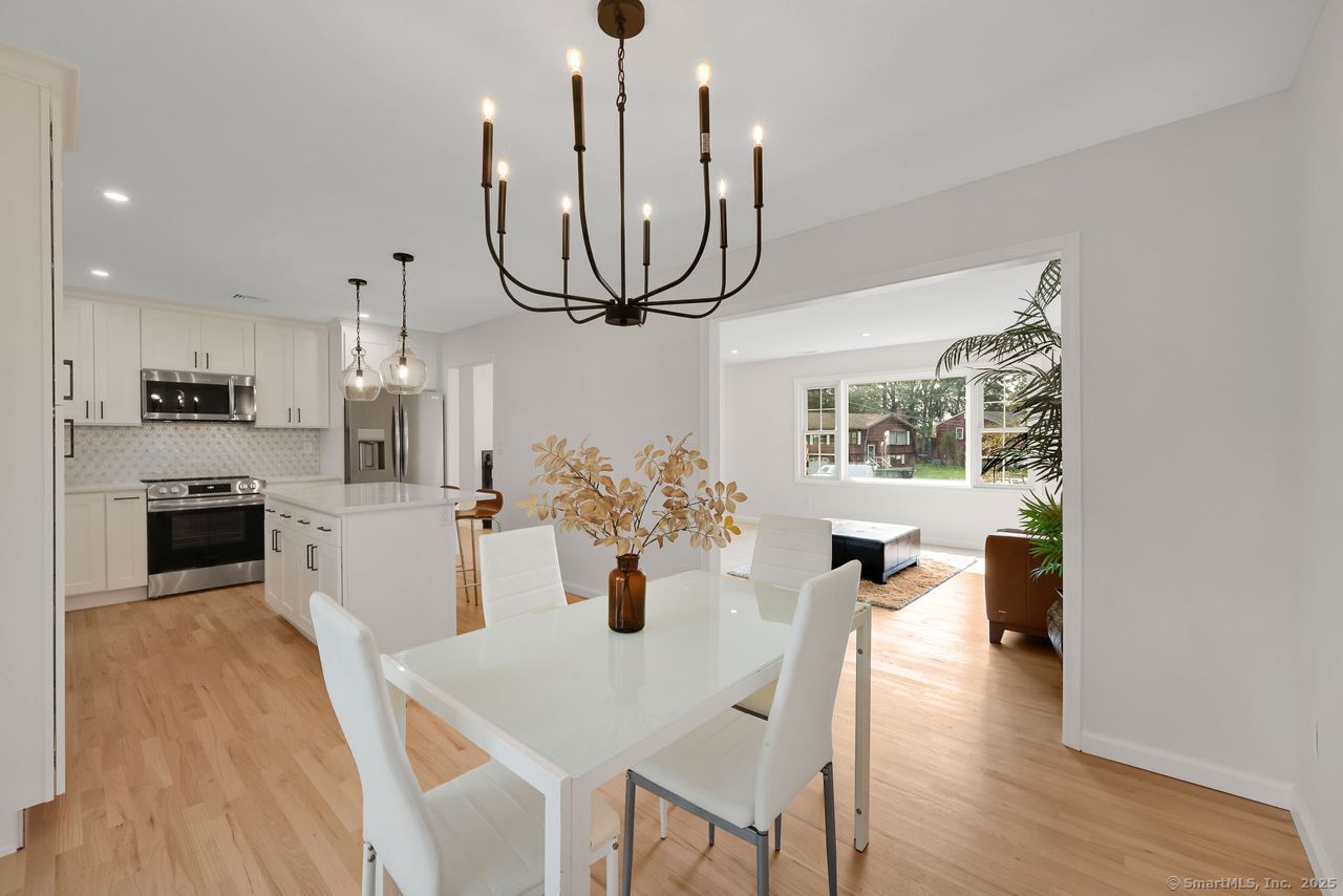 Milford, Connecticut, 06460, United States, 4 Bedrooms Bedrooms, ,3 BathroomsBathrooms,Residential,For Sale,1906885