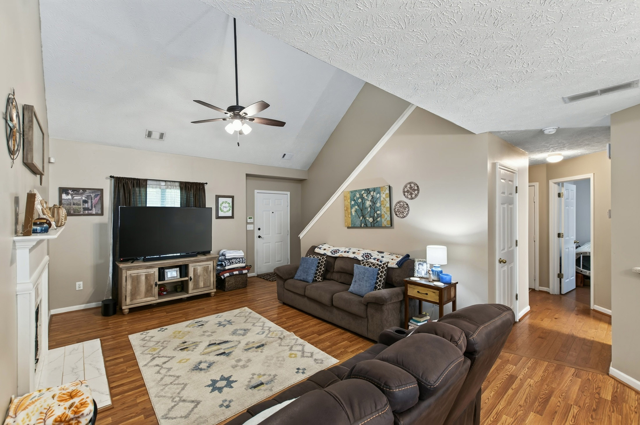  Charming Home on an Expansive 2.8+/- Acre Corner Lot - 物件實景