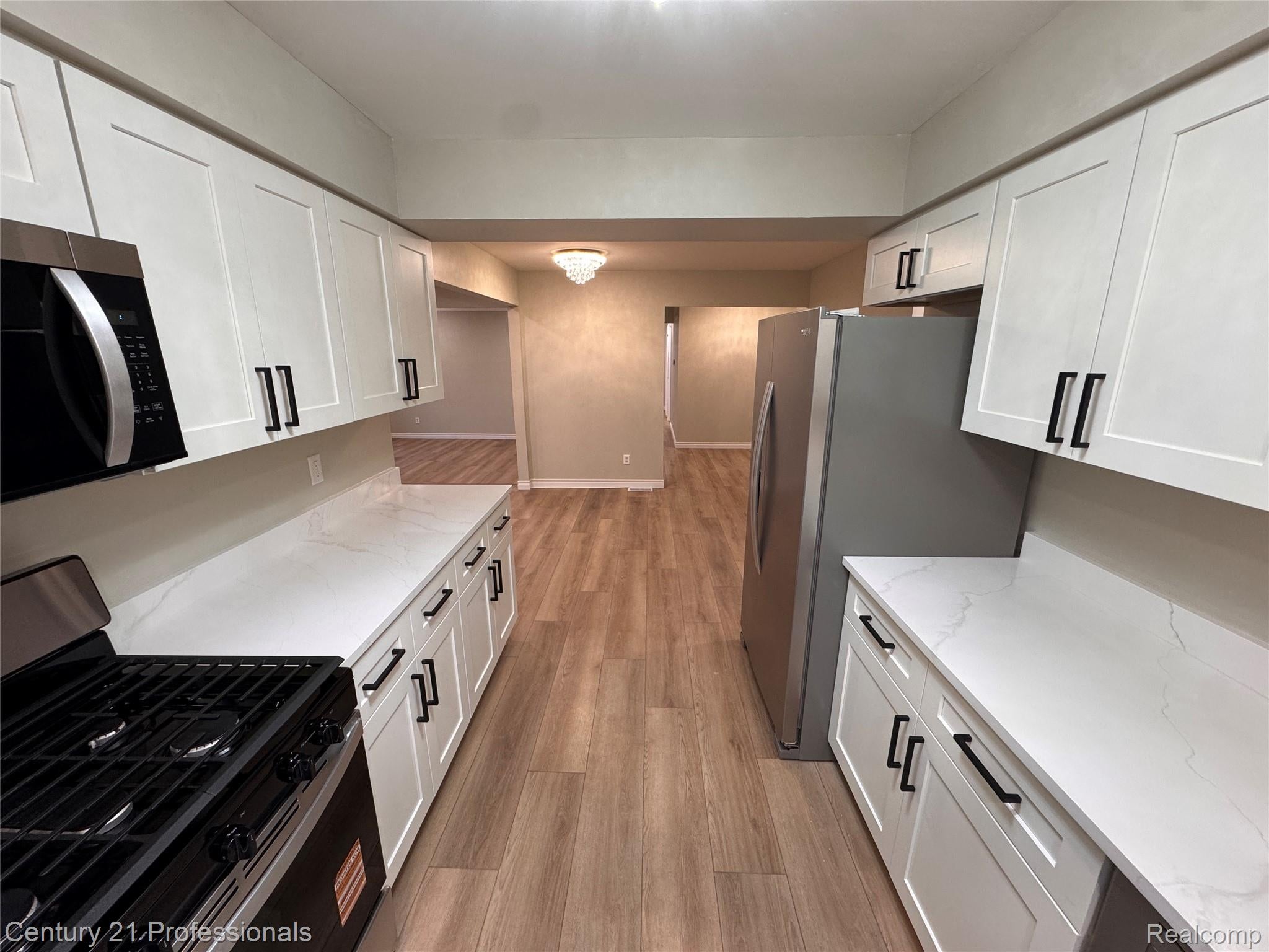 Troy, Michigan, 48085, United States, 4 Bedrooms Bedrooms, ,3 BathroomsBathrooms,Residential,For Sale,2009052