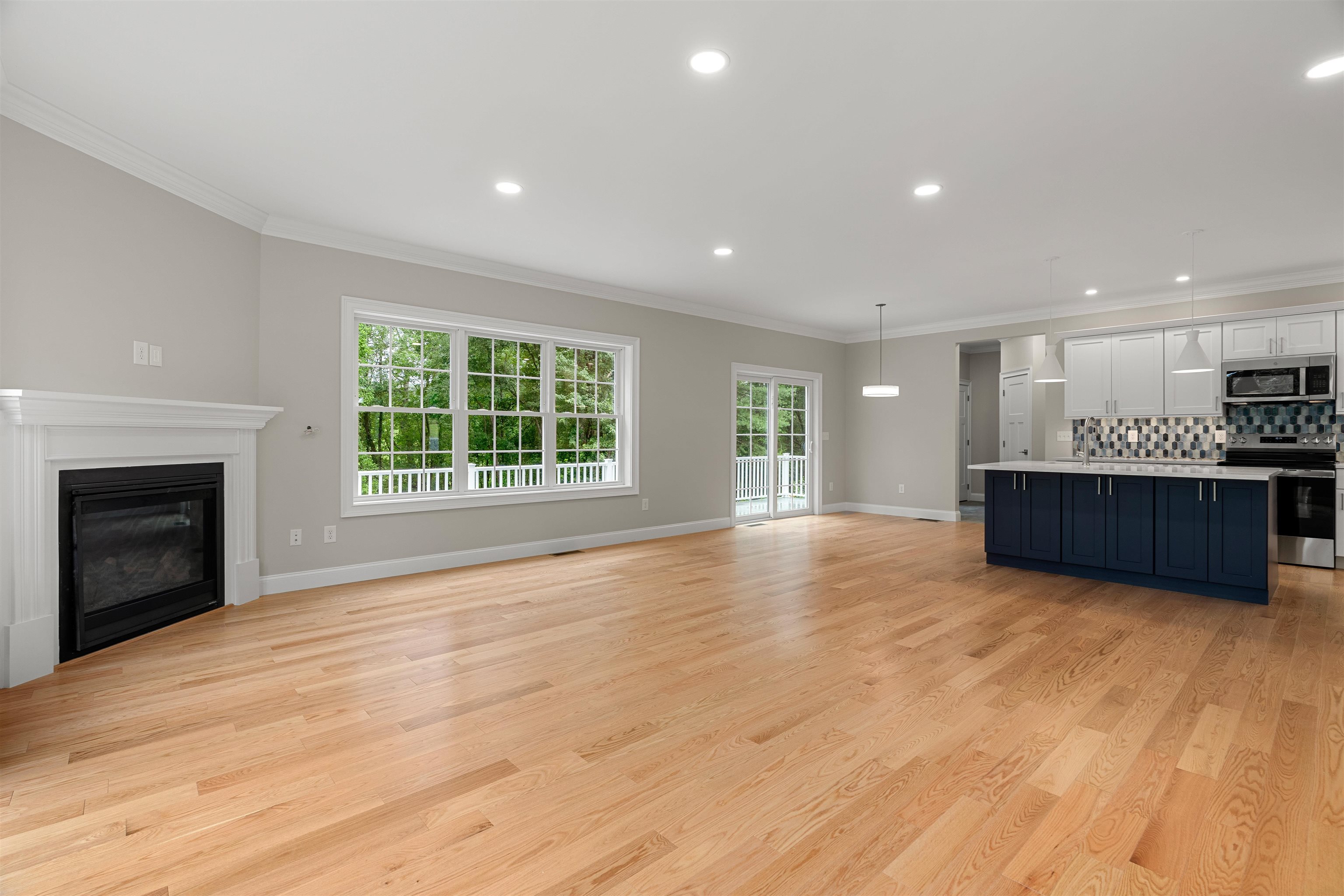 Hooksett, New Hampshire, 03106, United States, 4 Bedrooms Bedrooms, ,3 BathroomsBathrooms,Residential,For Sale,1895985