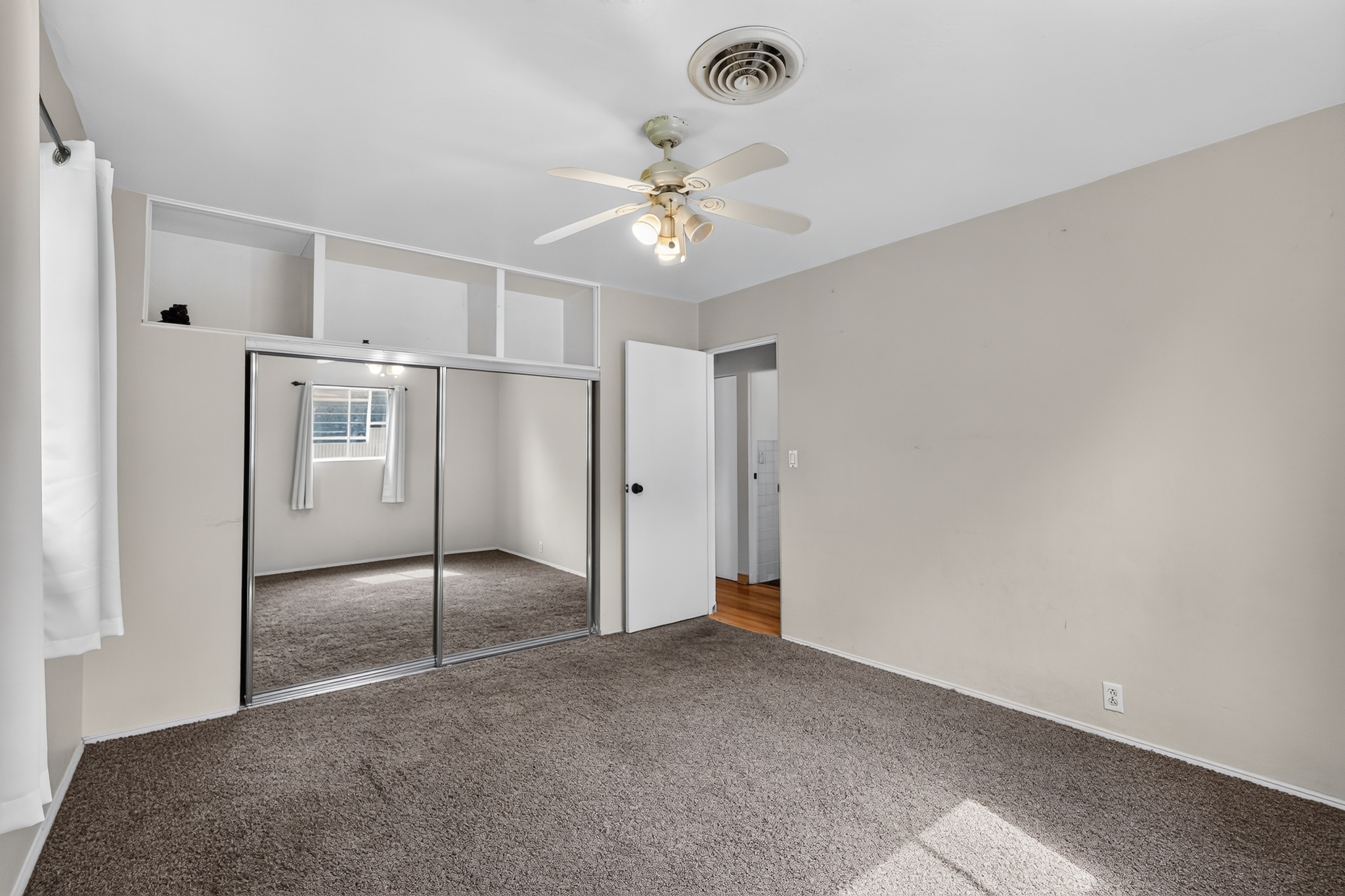  7615 Kittyhawk Avenue - 物件實景