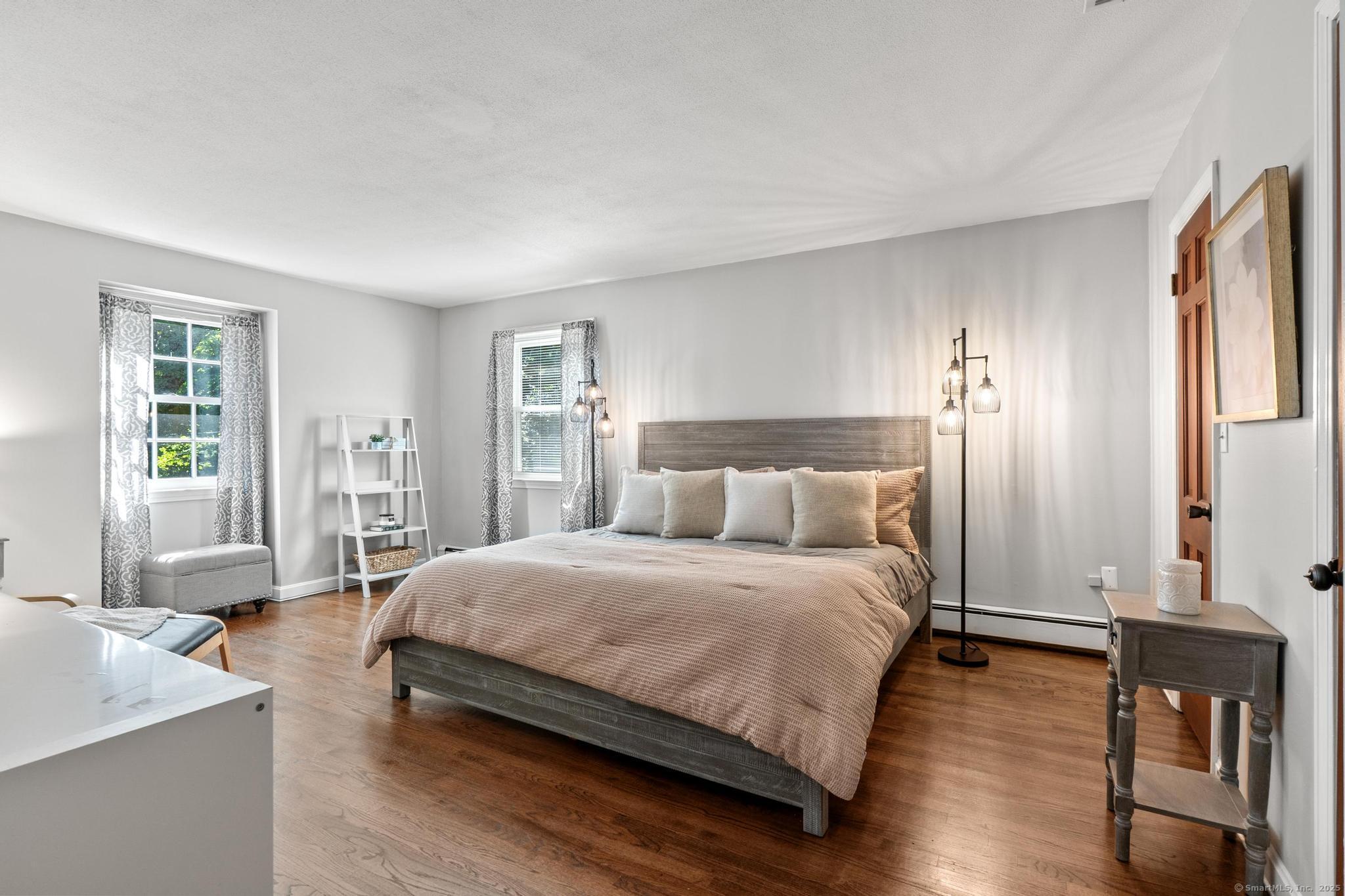 Simsbury, Connecticut, 06092, United States, 4 Bedrooms Bedrooms, ,3 BathroomsBathrooms,Residential,For Sale,1940650