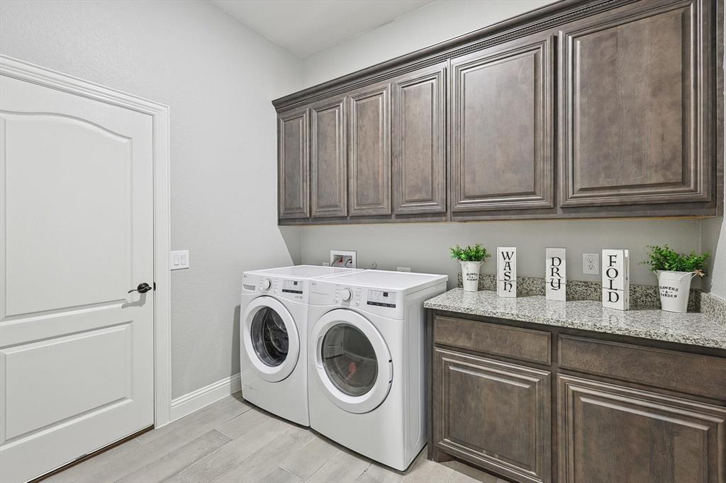 Midlothian, Texas, 76065, United States, 4 Bedrooms Bedrooms, ,3 BathroomsBathrooms,Residential,For Sale,1979860