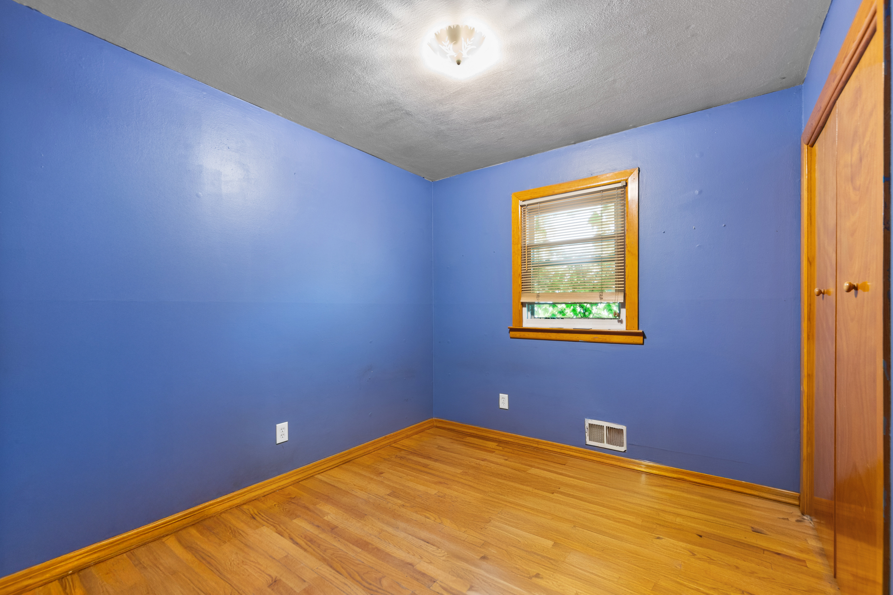 Staten Island, New York, 10305, United States, 8 Bedrooms Bedrooms, ,3 BathroomsBathrooms,Residential,For Sale,1837884