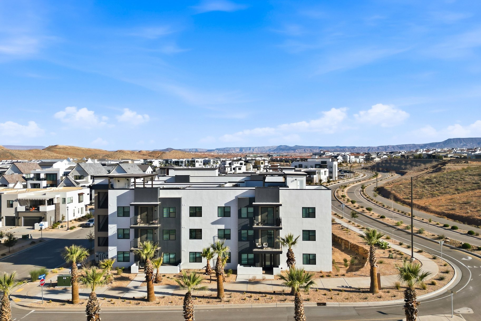  Top-Floor Desert Color Retreat With Lagoon Access & Views - 物件實景