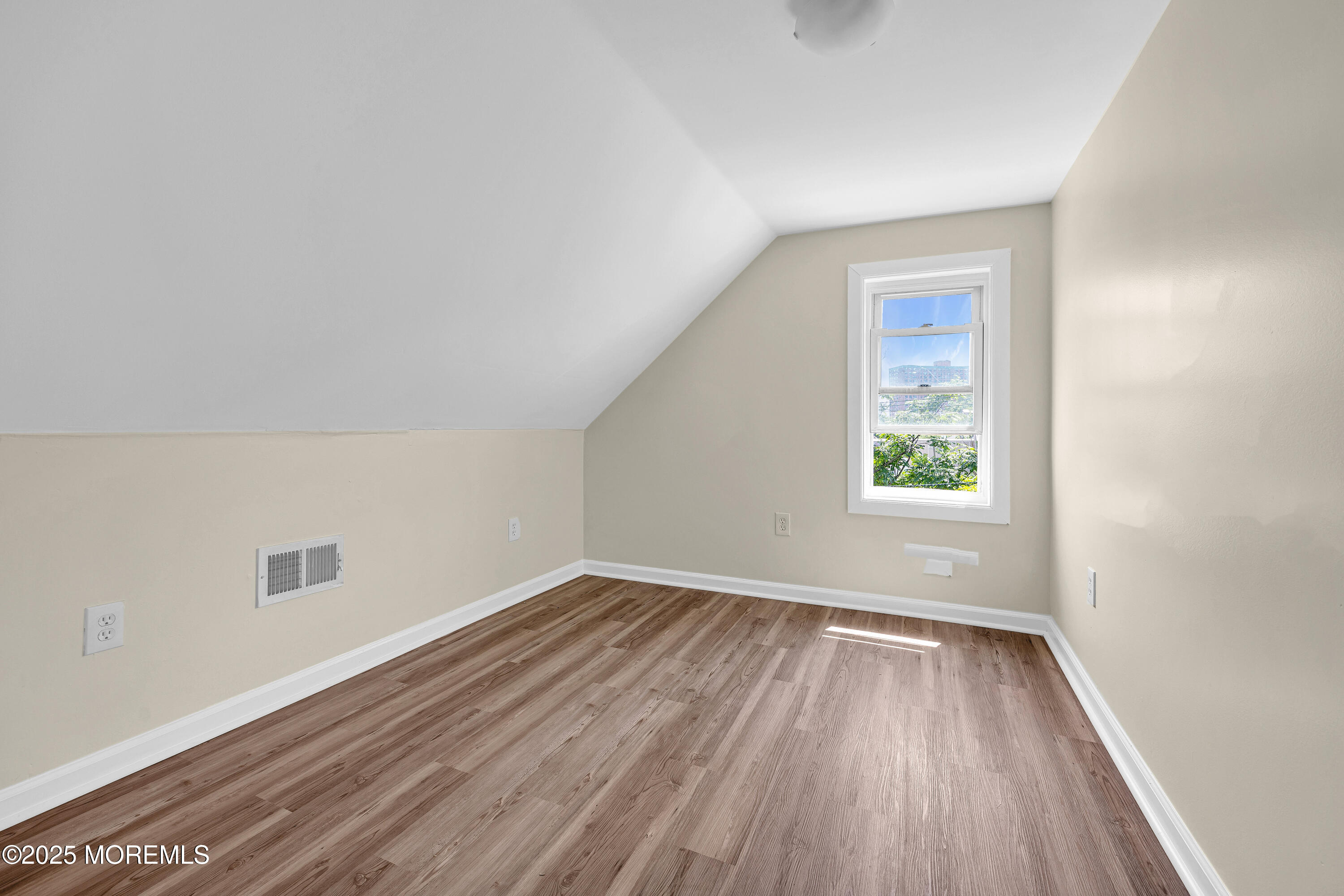 Newark, New Jersey, 07107, United States, 6 Bedrooms Bedrooms, ,3 BathroomsBathrooms,Residential,For Sale,1937916