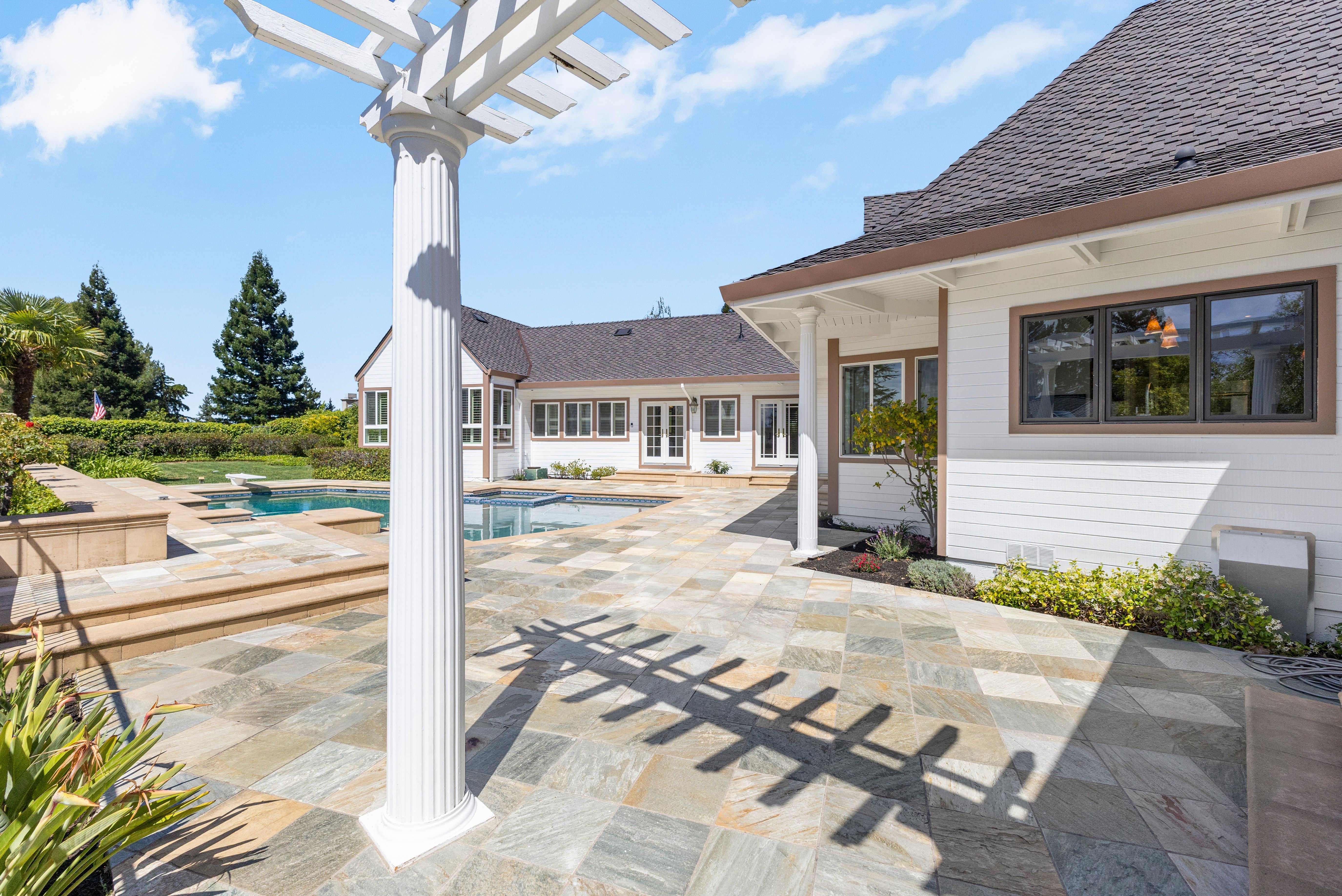  Elegant Custom Home in Gated Silver Maple - 物件實景