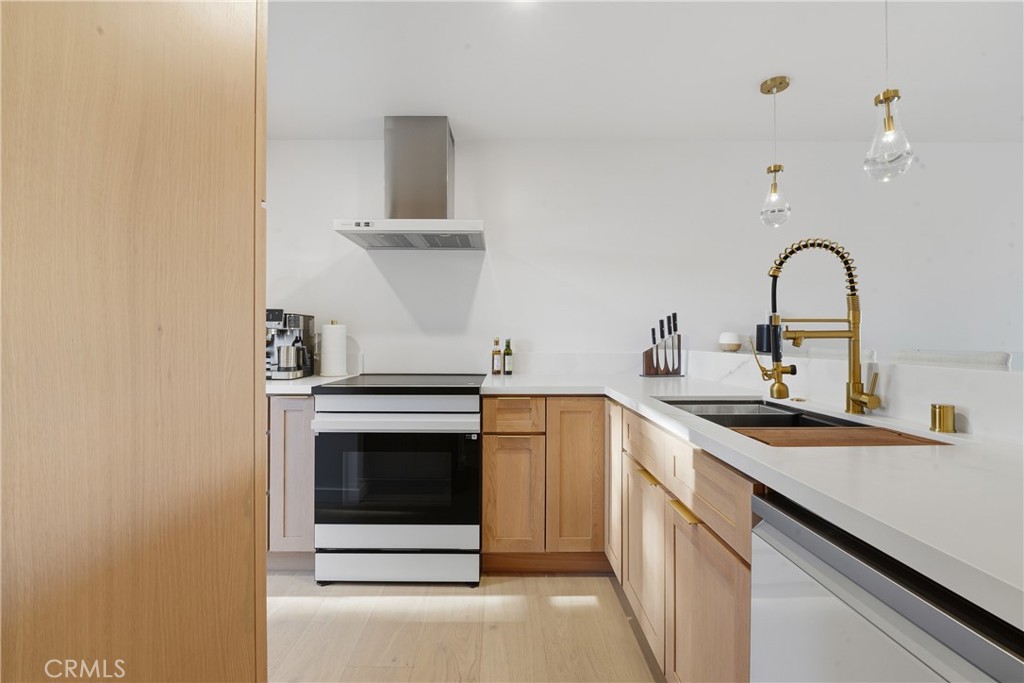 Long Beach, California, 90803, United States, 1 Bedroom Bedrooms, ,1 BathroomBathrooms,Residential,For Sale,2003113