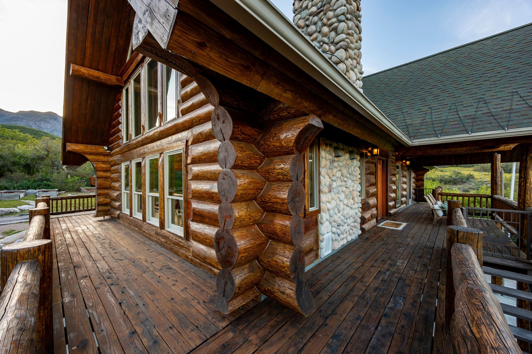  Refined Mountain Home on 1.27 Acres Near Snowbasin - 物件實景