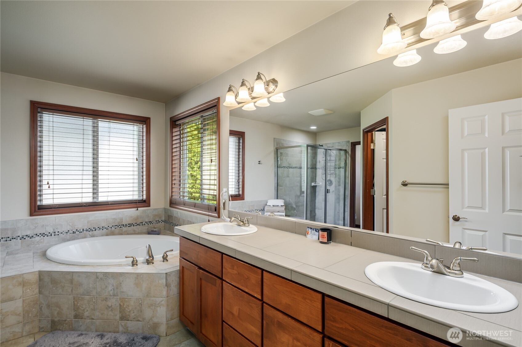 Bothell, Washington, 98012, United States, 4 Bedrooms Bedrooms, ,3 BathroomsBathrooms,Residential,For Sale,1939076