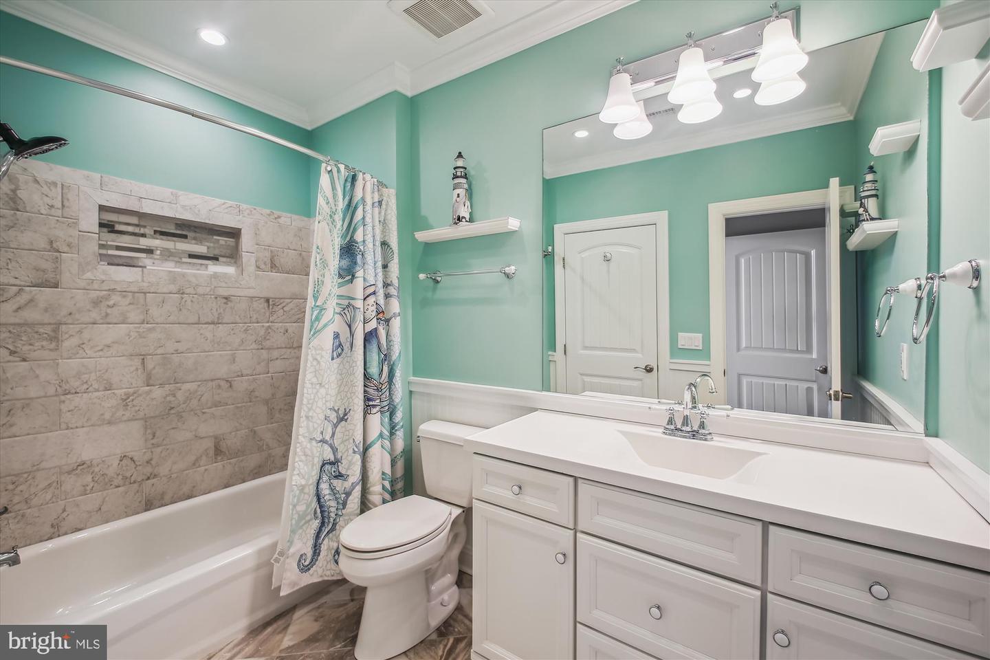 Glen Burnie, Maryland, 21060, United States, 2 Bedrooms Bedrooms, ,4 BathroomsBathrooms,Residential,For Sale,1867358
