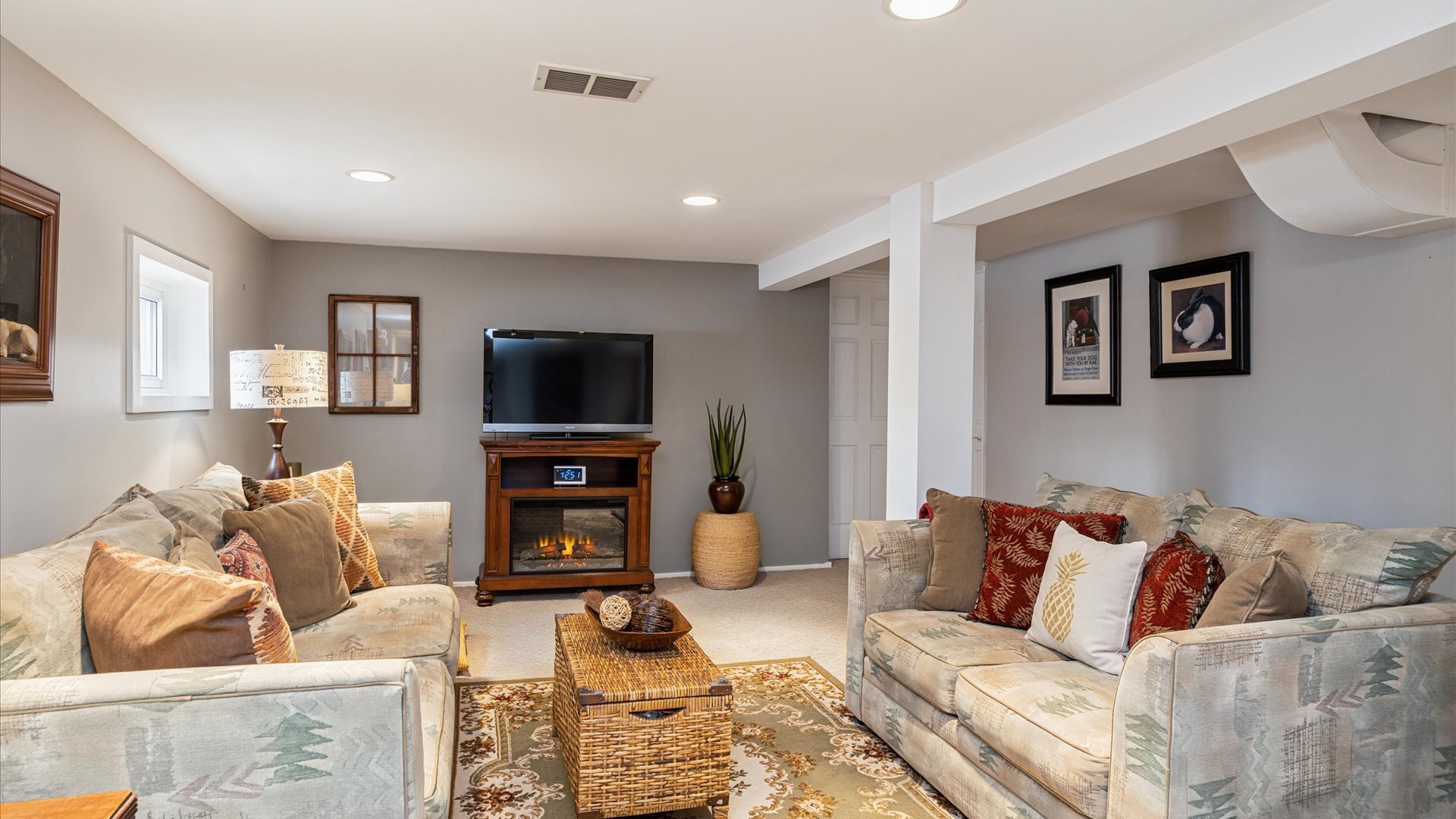 La Grange, Illinois, 60525, United States, 3 Bedrooms Bedrooms, ,3 BathroomsBathrooms,Residential,For Sale,1991059