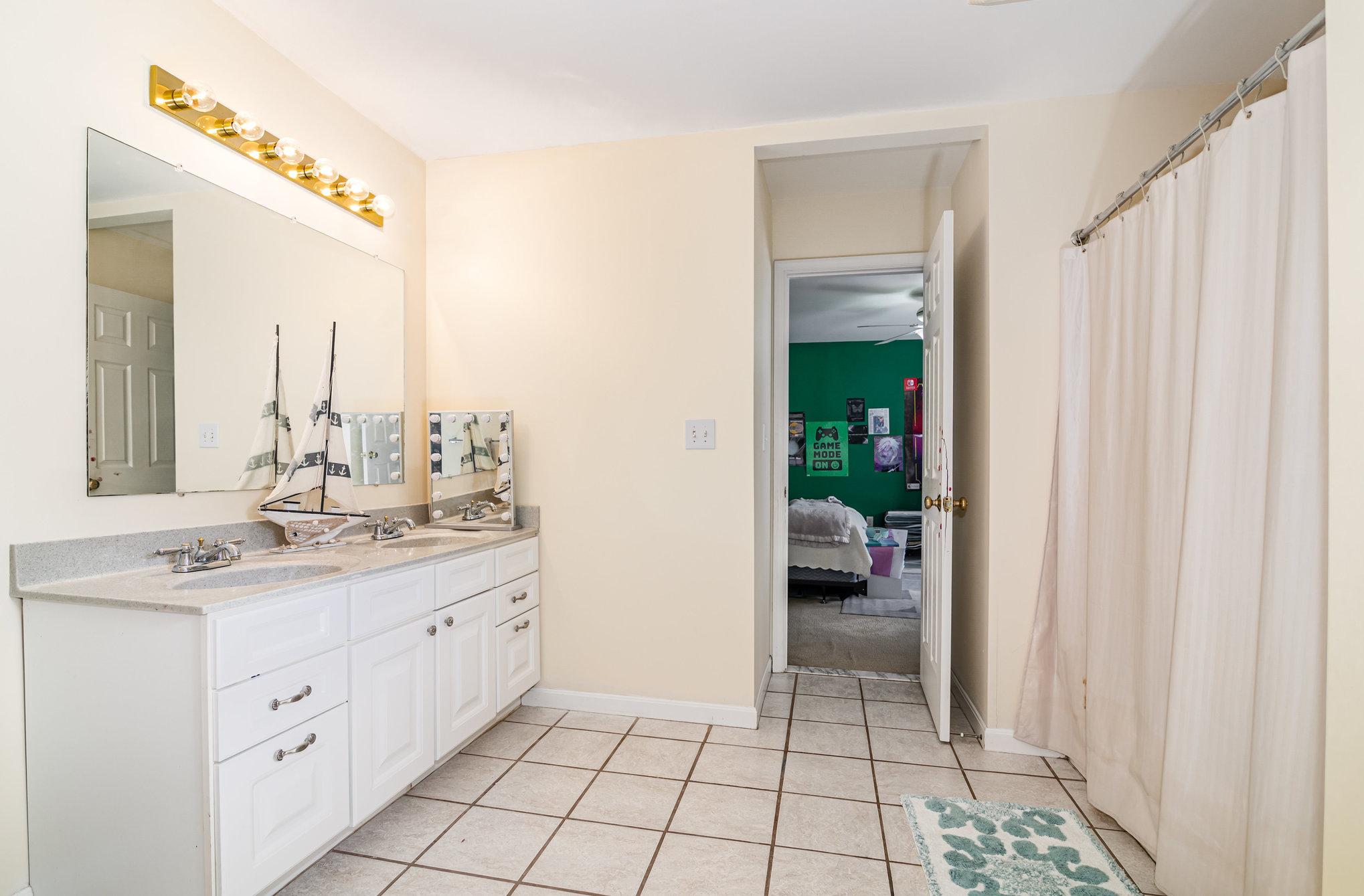 Carlisle, Pennsylvania, 17015, United States, 5 Bedrooms Bedrooms, ,6 BathroomsBathrooms,Residential,For Sale,1979964