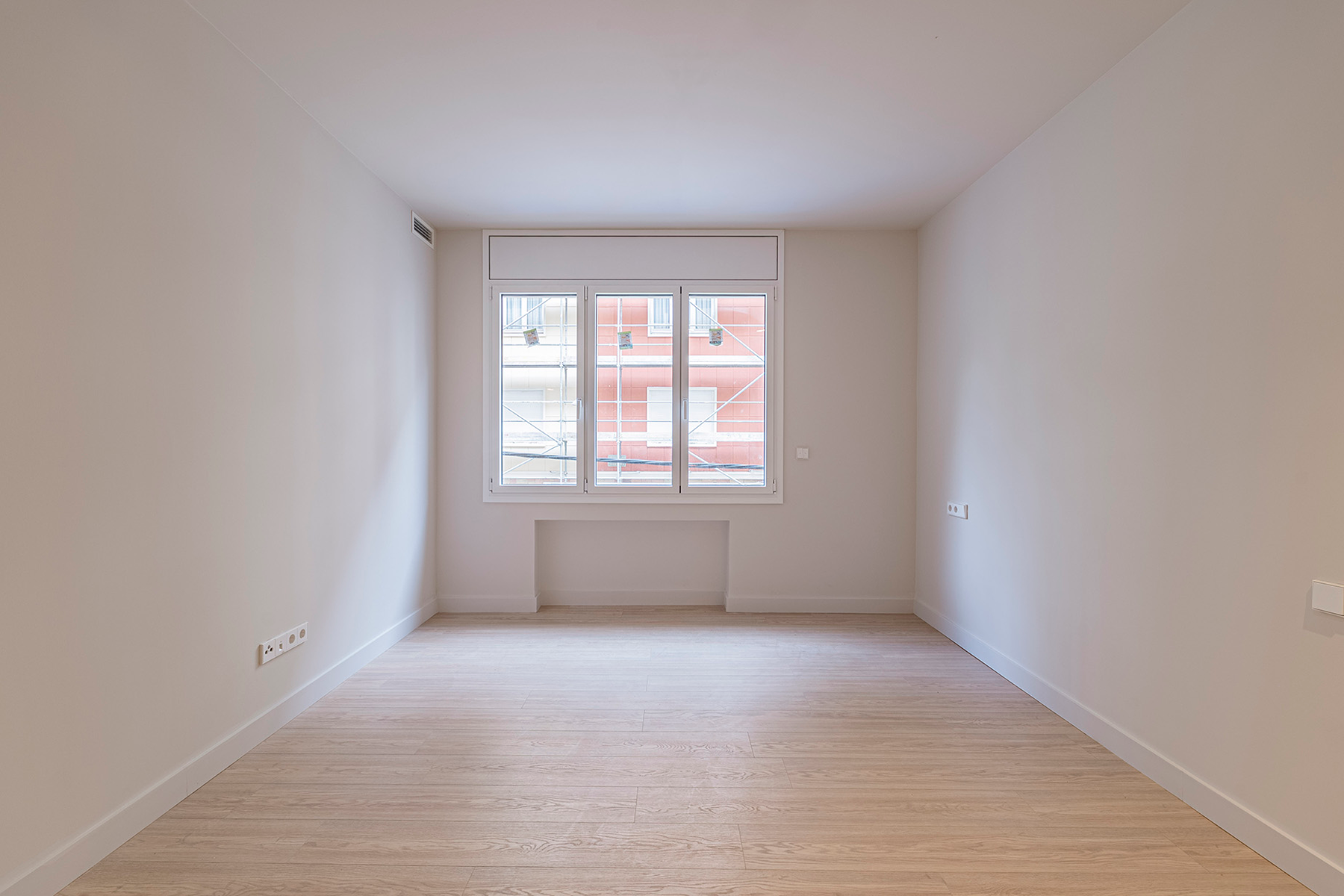  Fantastic renovated flat with large garden at the living room level - 物件實景