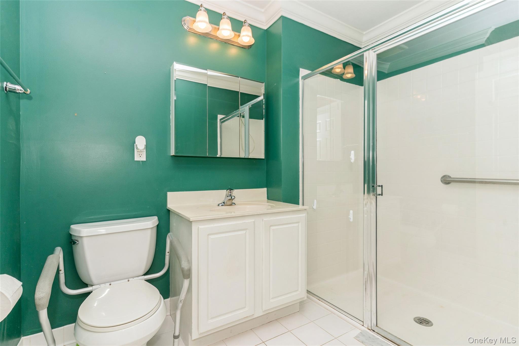 Valley Stream, New York, 11580, United States, 2 Bedrooms Bedrooms, ,2 BathroomsBathrooms,Residential,For Sale,1925470