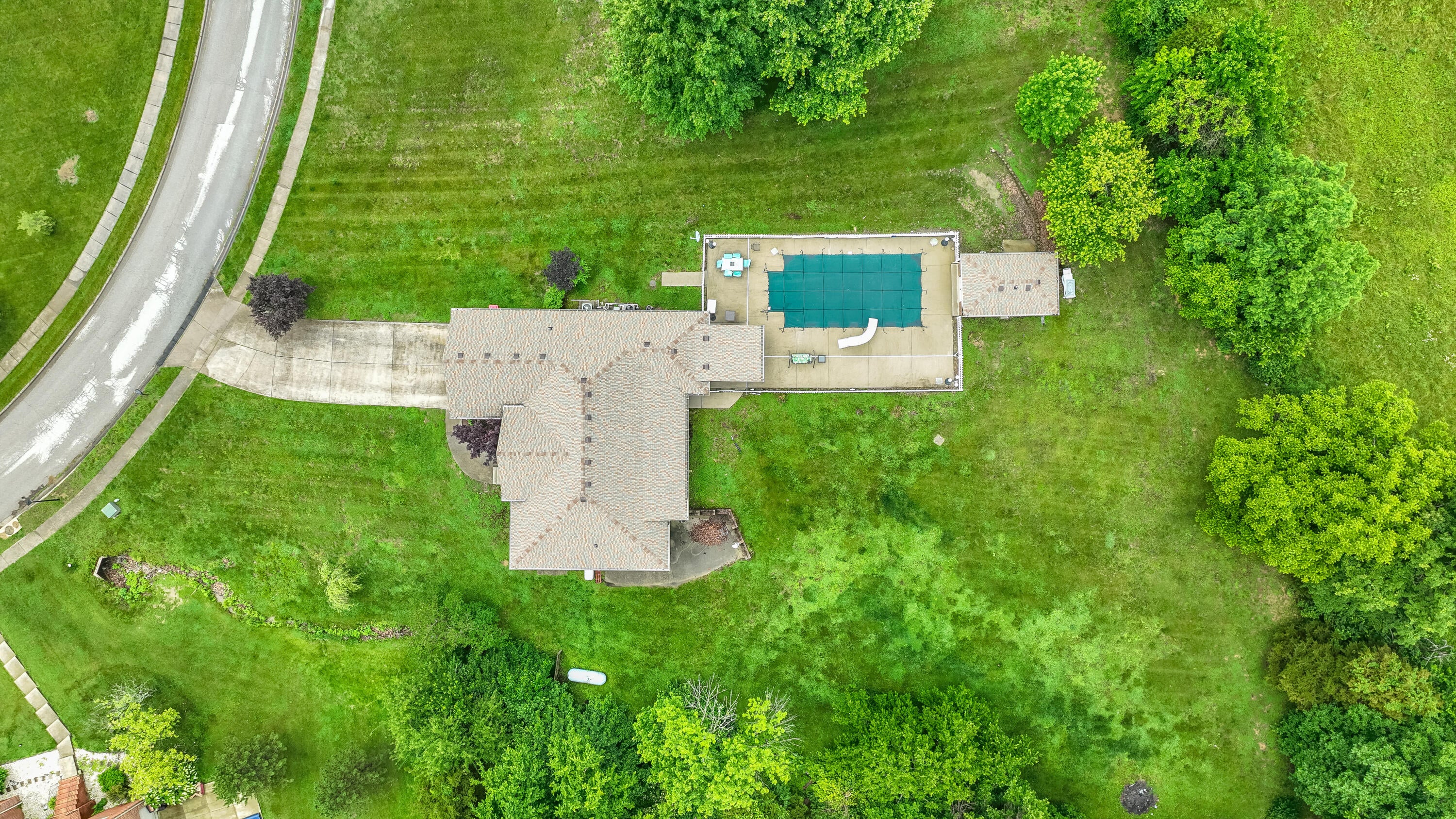 Richmond, Kentucky, 40475, United States, 3 Bedrooms Bedrooms, ,2 BathroomsBathrooms,Residential,For Sale,2047972