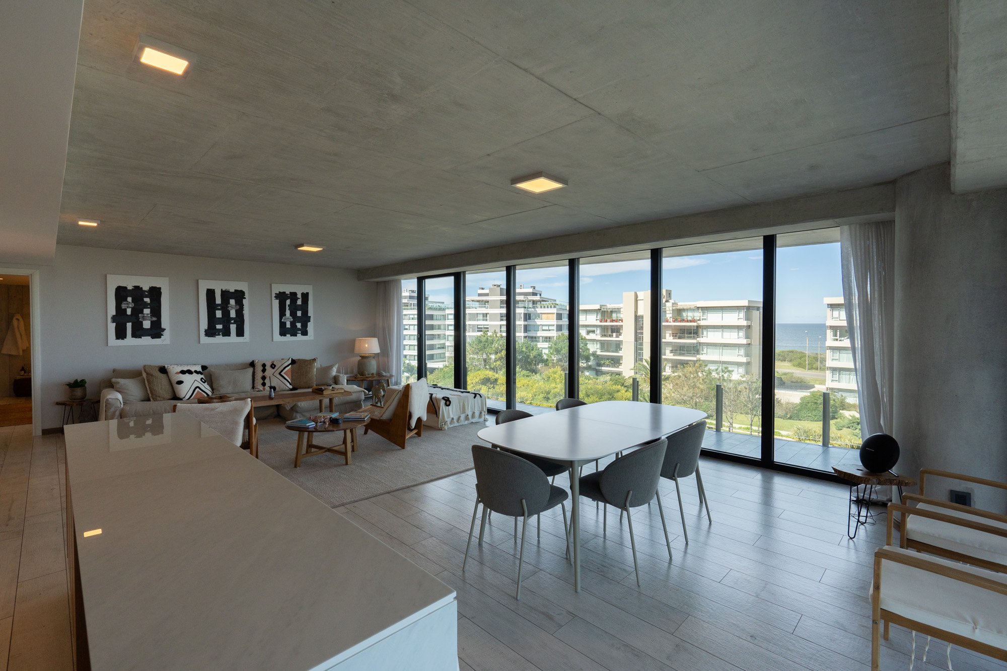  Unit for sale in the renowned Surfside Village1 tower - 物件實景