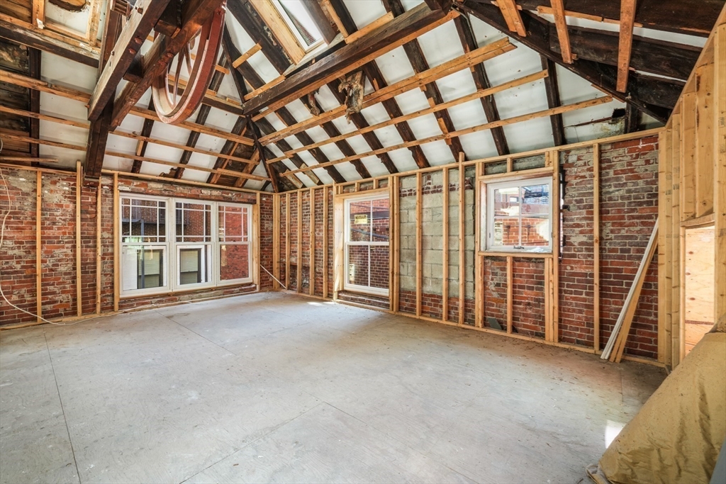 Boston, Massachusetts, 02116, United States, 3 Bedrooms Bedrooms, ,2 BathroomsBathrooms,Residential,For Sale,1810578