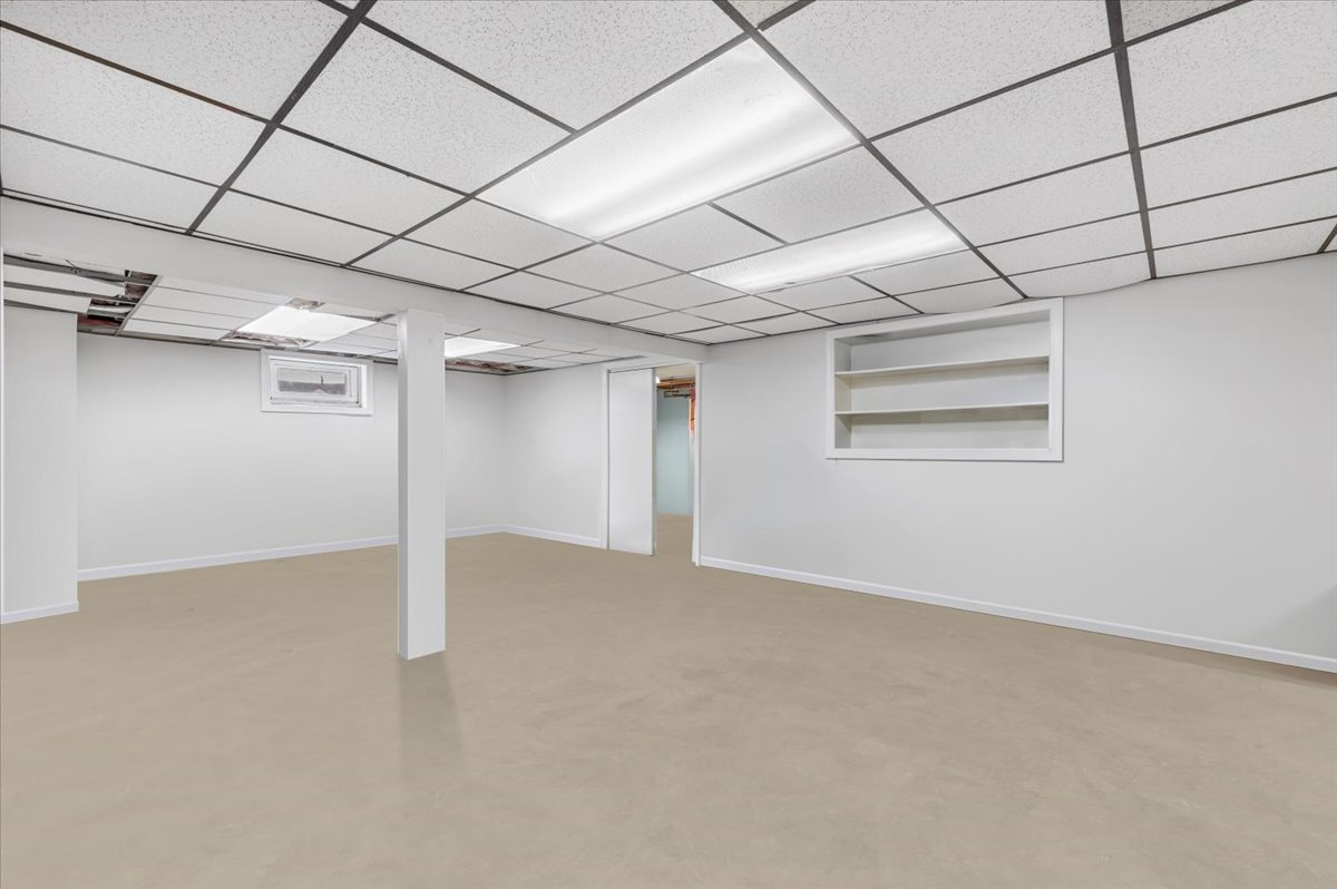 Sayville, New York, 11782, United States, 4 Bedrooms Bedrooms, ,3 BathroomsBathrooms,Residential,For Sale,1982763