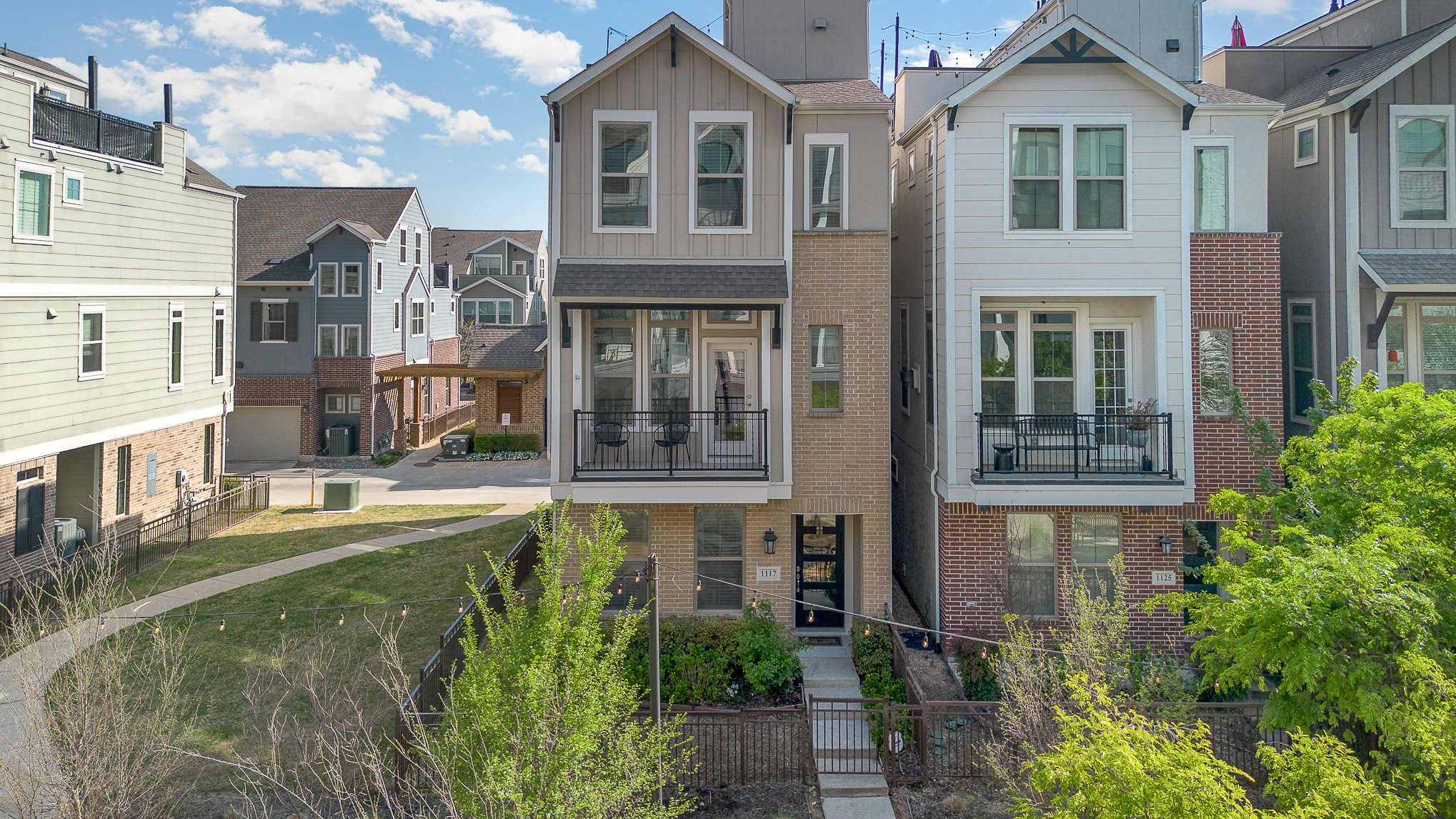 Dallas, Texas, 75212, United States, 3 Bedrooms Bedrooms, ,4 BathroomsBathrooms,Residential,For Sale,1760798